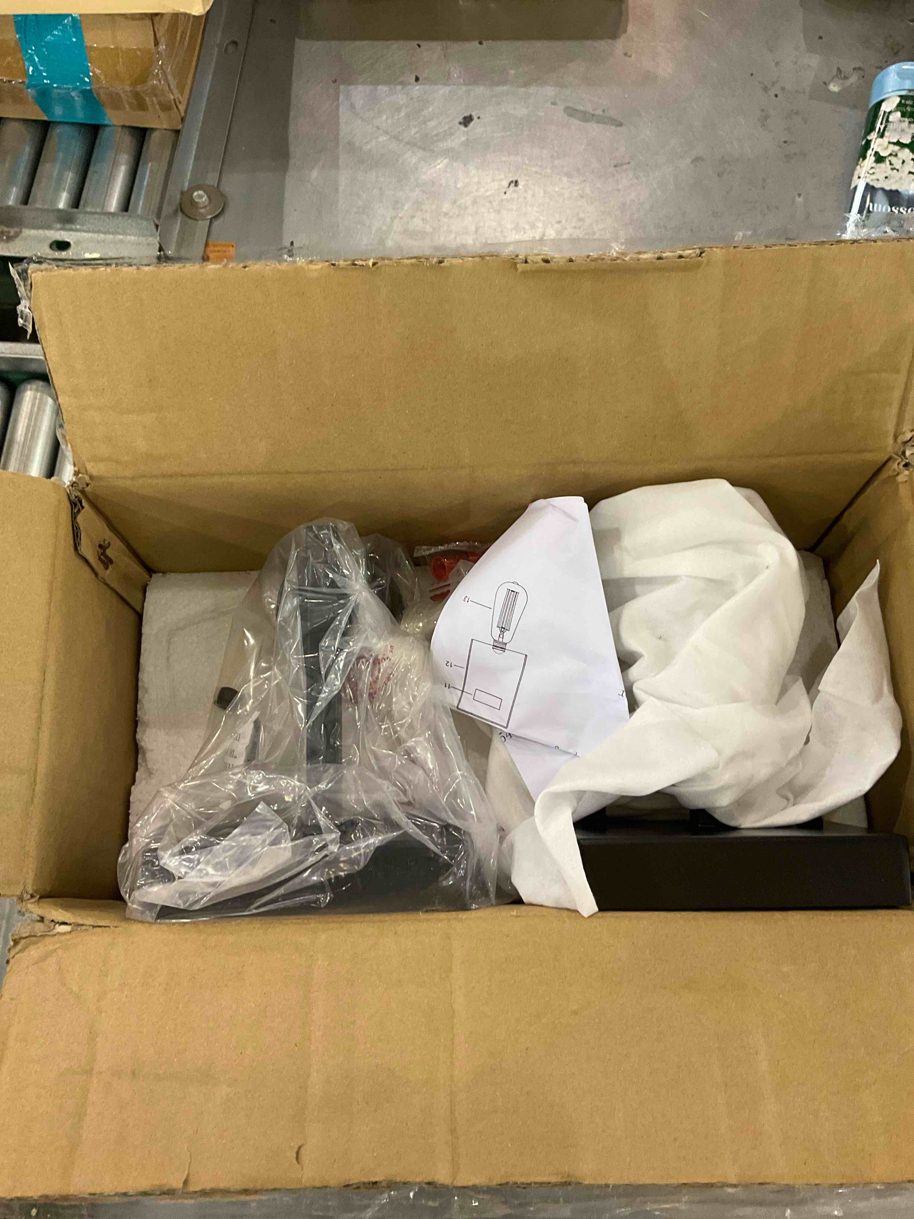 https://s3.amazonaws.com/lotting-images-prod/BargainHunt/EXS01021329_1707231682388.jpeg