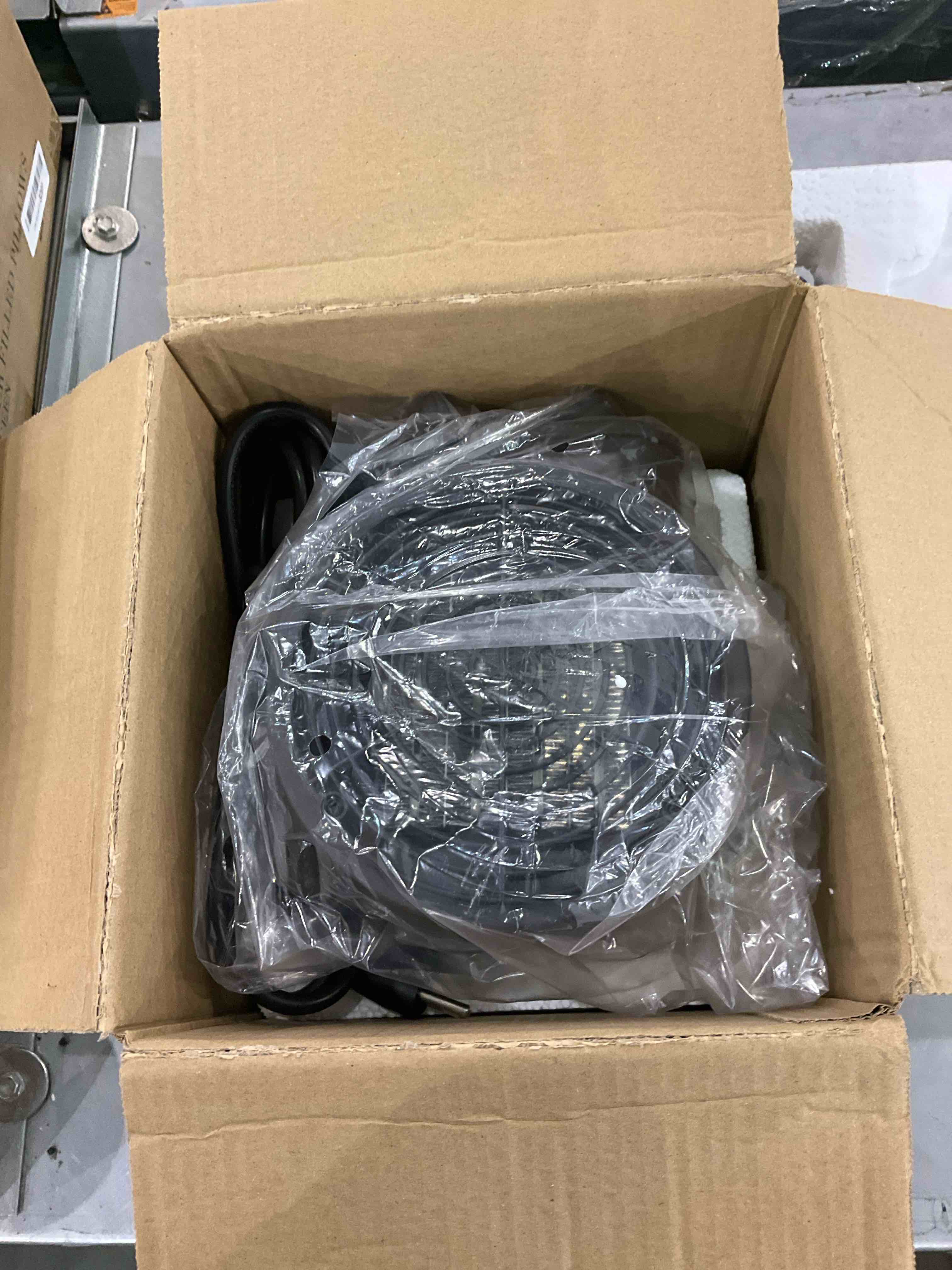 https://s3.amazonaws.com/lotting-images-prod/BargainHunt/EXS01021456_1707308334127.jpeg