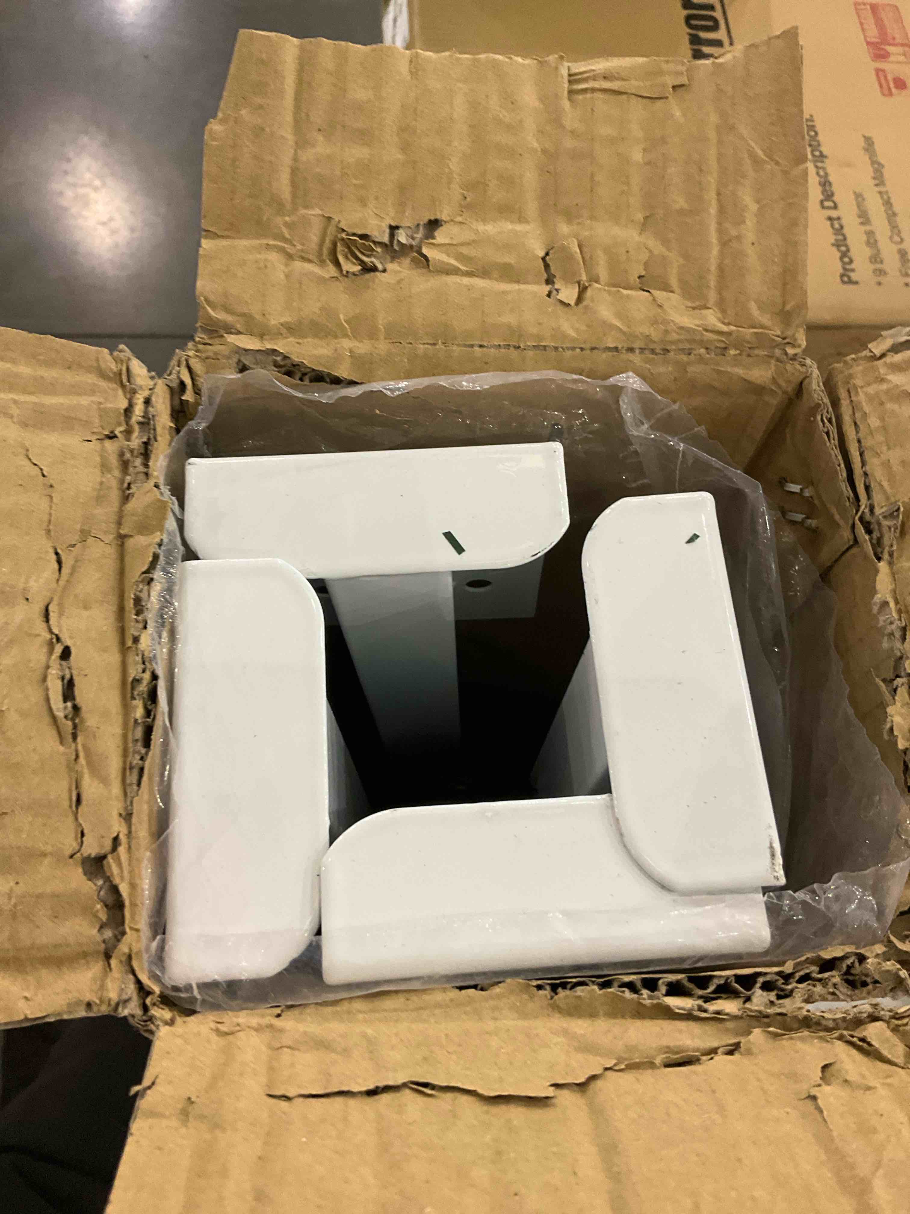 https://s3.amazonaws.com/lotting-images-prod/BargainHunt/EXS01021528_1707403861443.jpeg