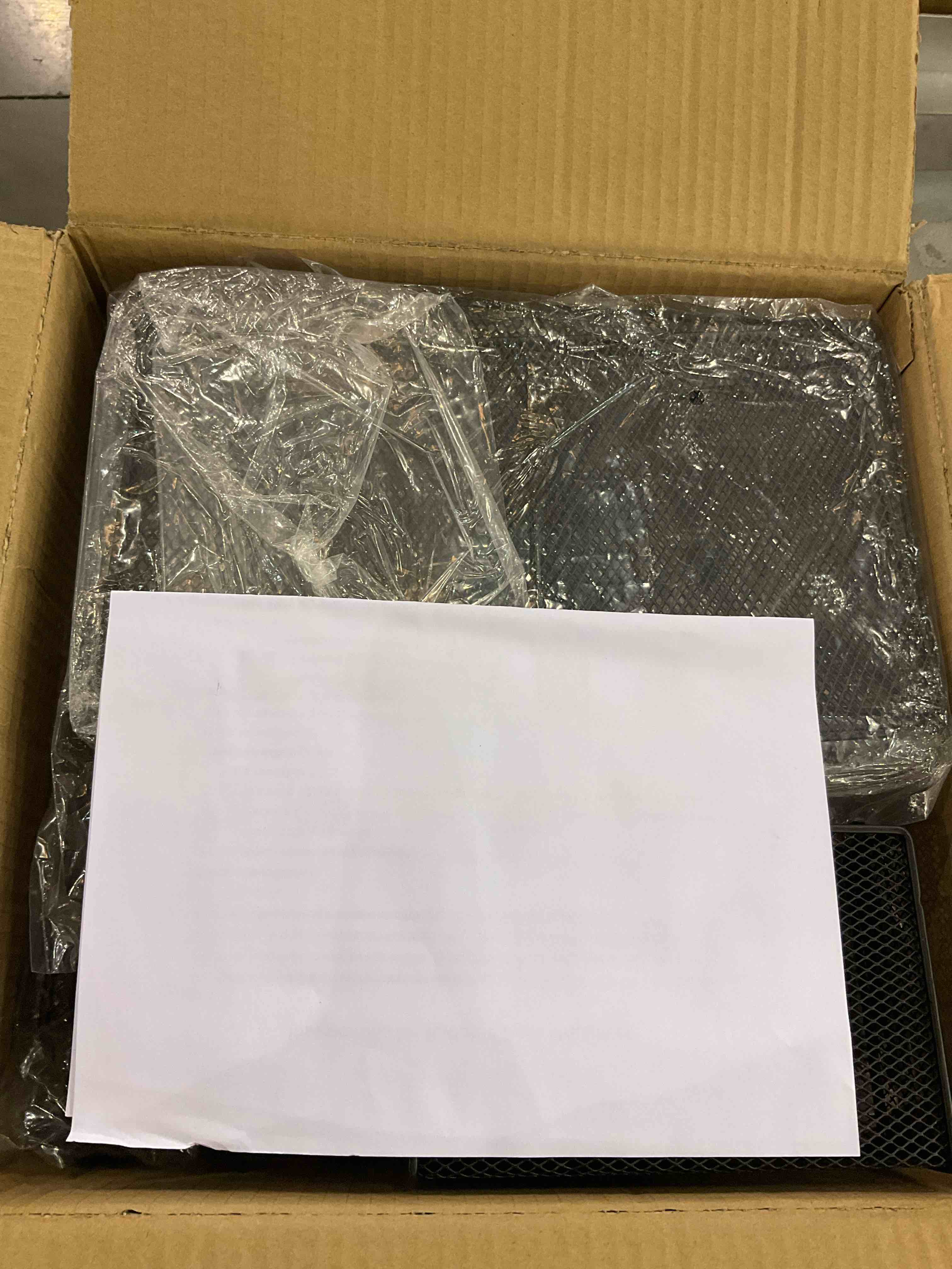 https://s3.amazonaws.com/lotting-images-prod/BargainHunt/EXS01021556_1707406176310.jpeg