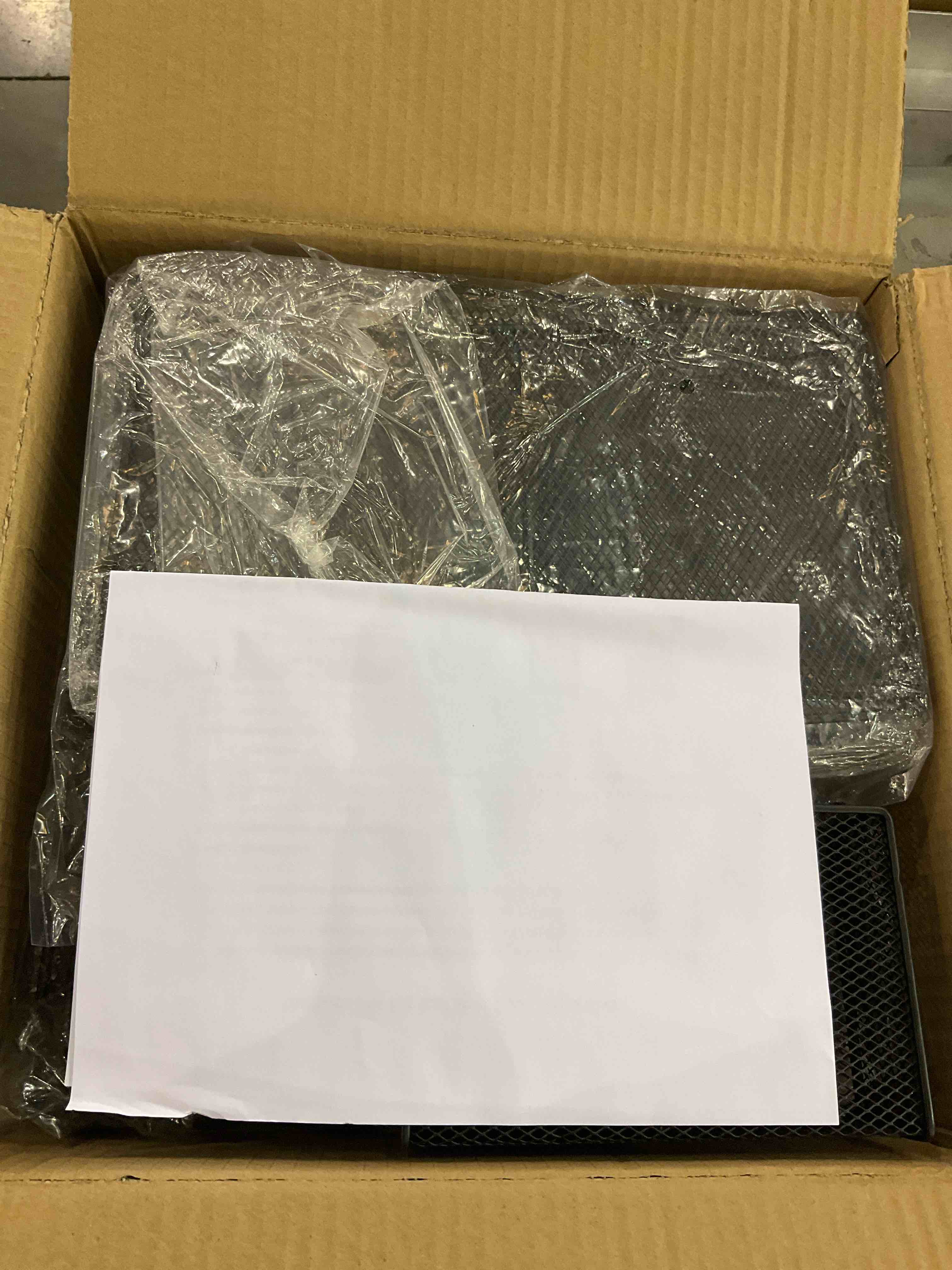 https://s3.amazonaws.com/lotting-images-prod/BargainHunt/EXS01021556_1707406177180.jpeg