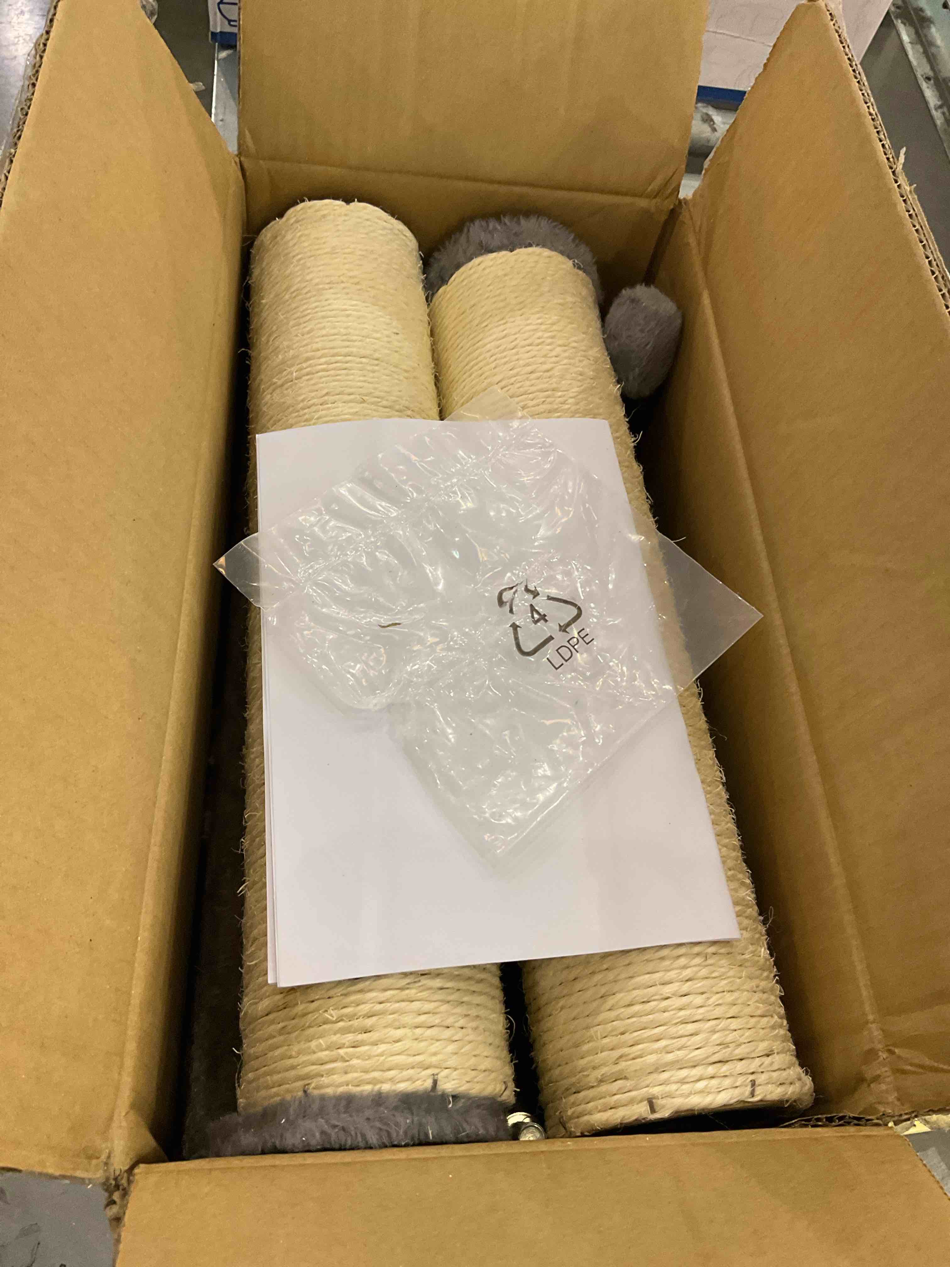 https://s3.amazonaws.com/lotting-images-prod/BargainHunt/EXS01021589_1707408856905.jpeg