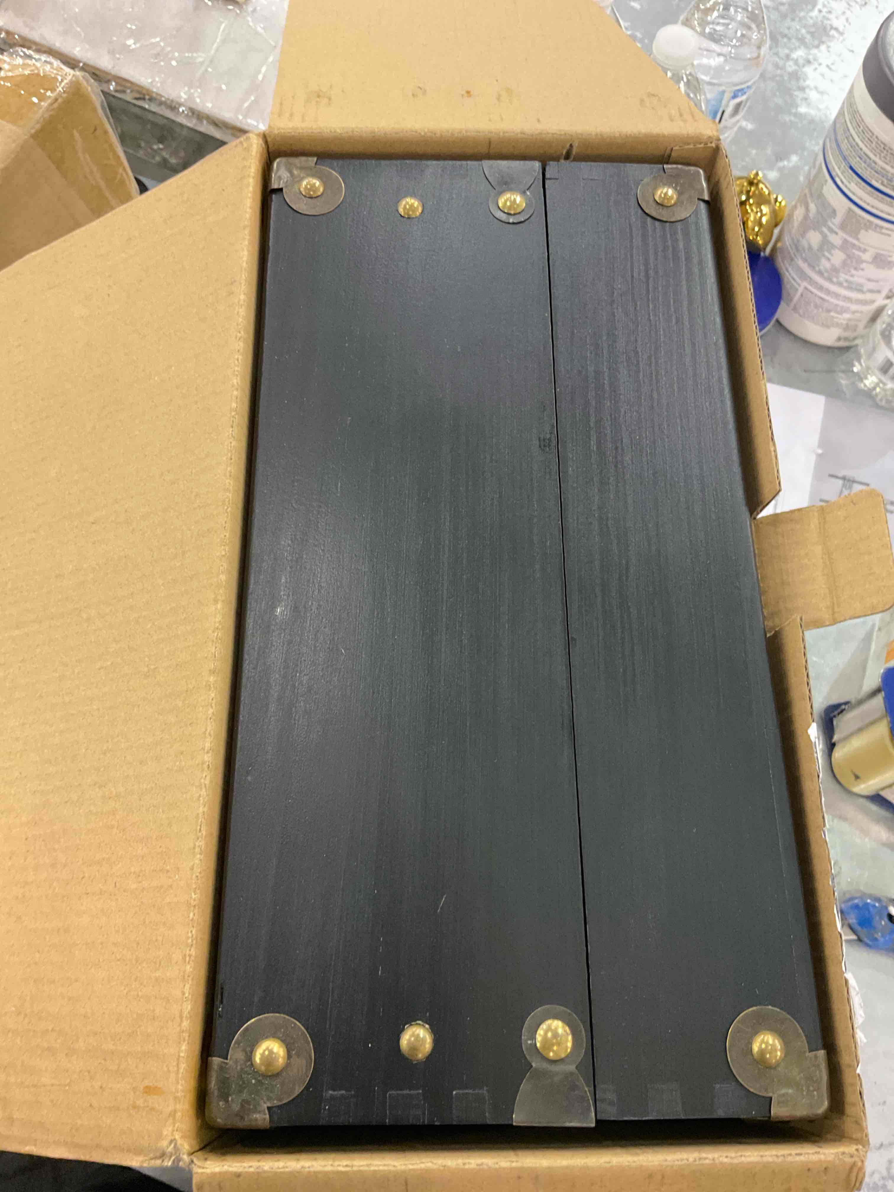 https://s3.amazonaws.com/lotting-images-prod/BargainHunt/EXS01021940_1707760532149.jpeg
