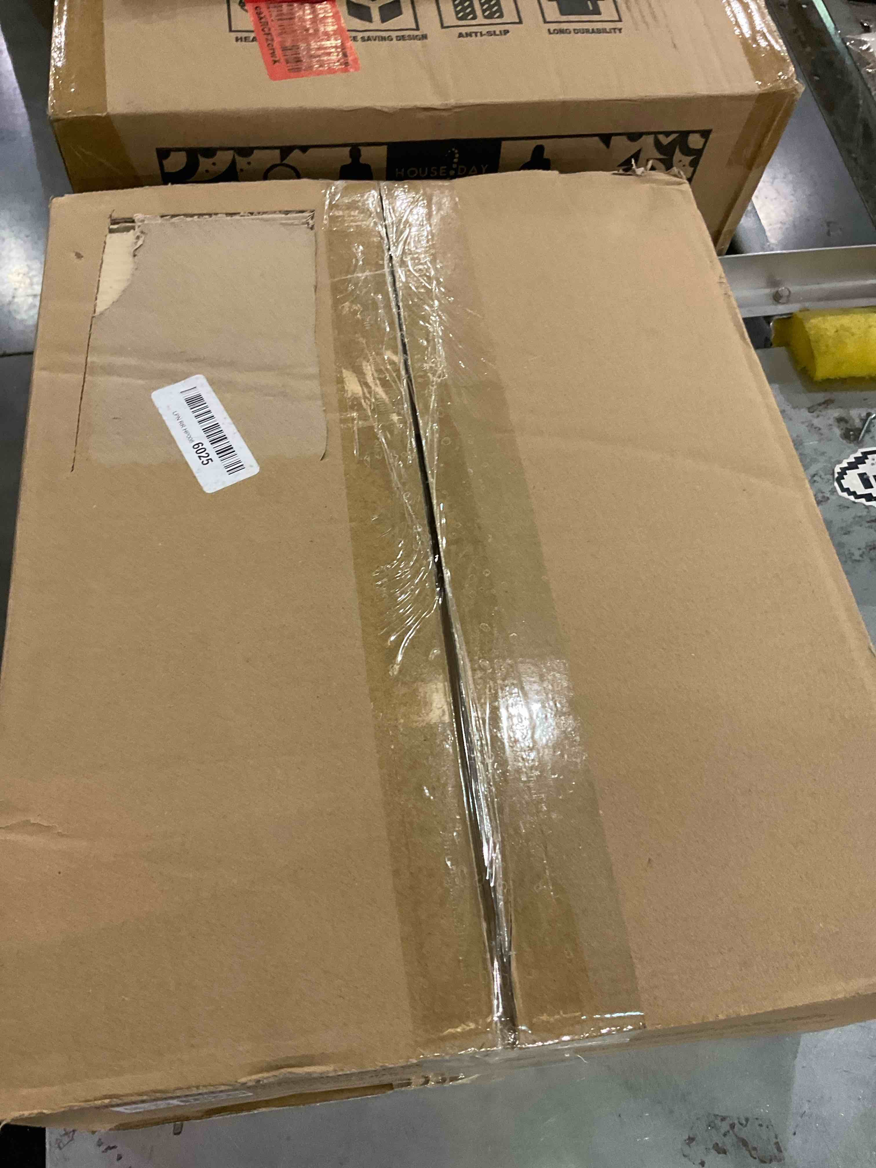 https://s3.amazonaws.com/lotting-images-prod/BargainHunt/EXS01021942_1707761164270.jpeg
