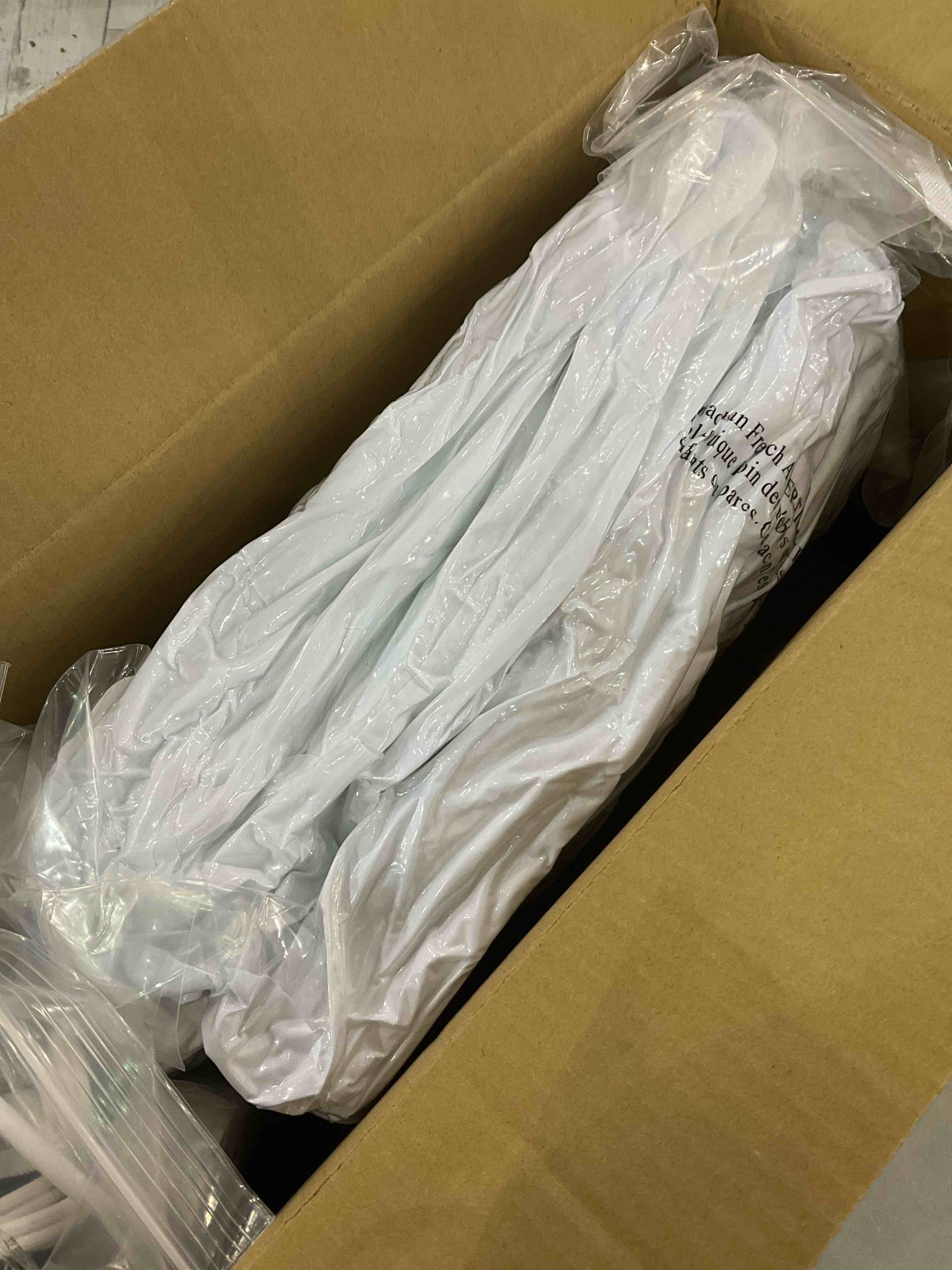 https://s3.amazonaws.com/lotting-images-prod/BargainHunt/EXS01022055_1707489845811.jpeg