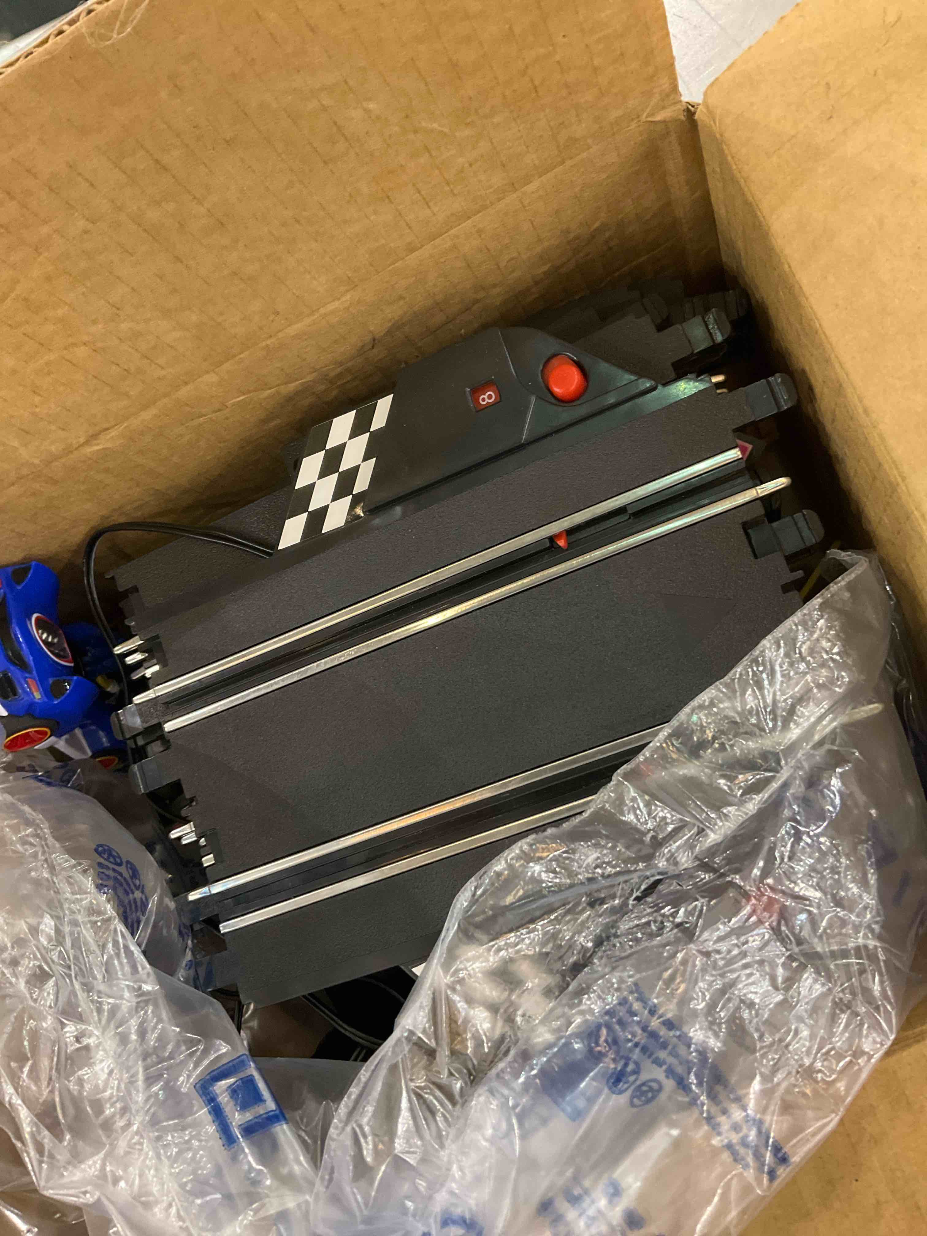 https://s3.amazonaws.com/lotting-images-prod/BargainHunt/EXS01022356_1707853230049.jpeg