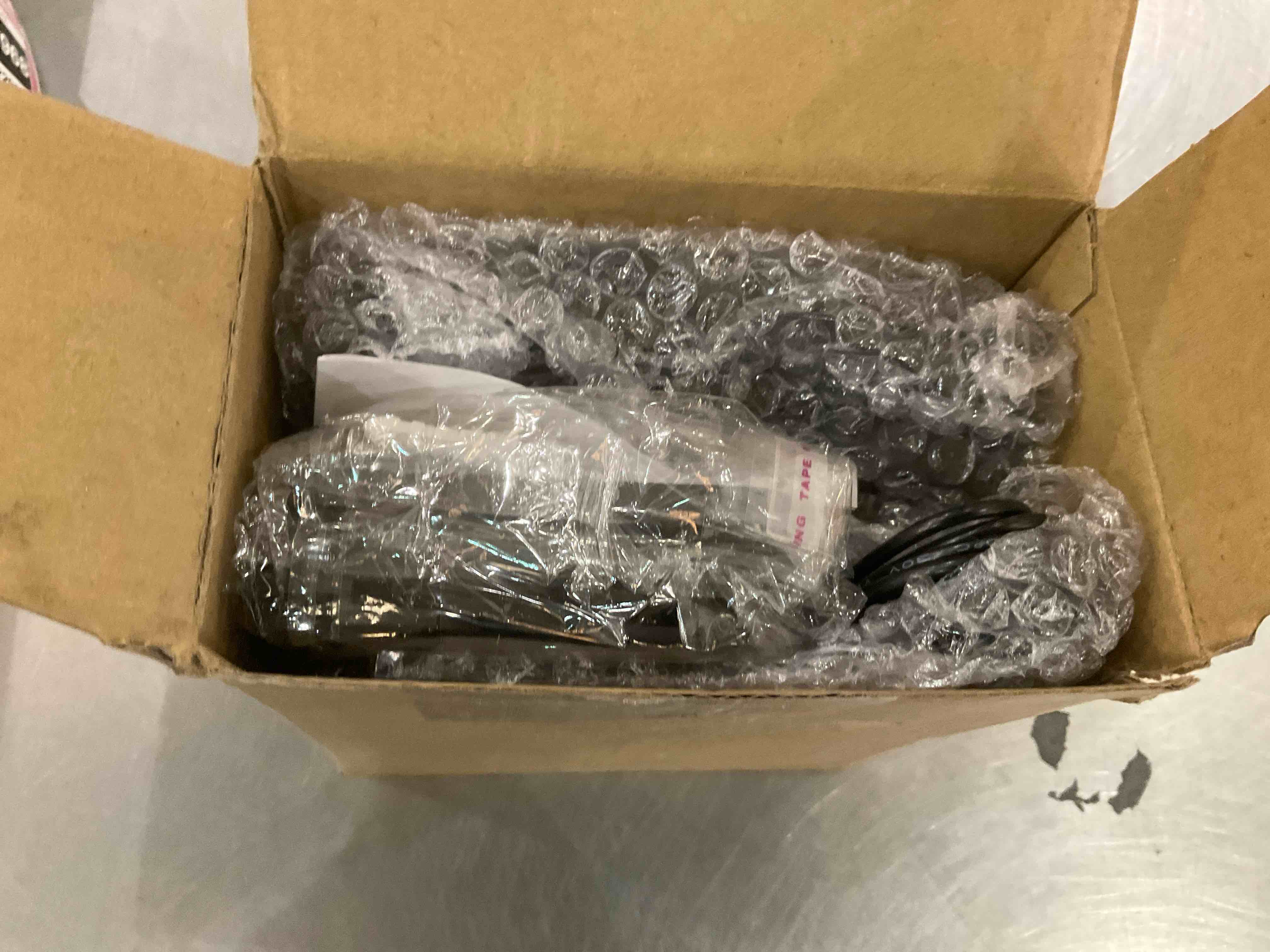 https://s3.amazonaws.com/lotting-images-prod/BargainHunt/EXS01022963_1707924393150.jpeg