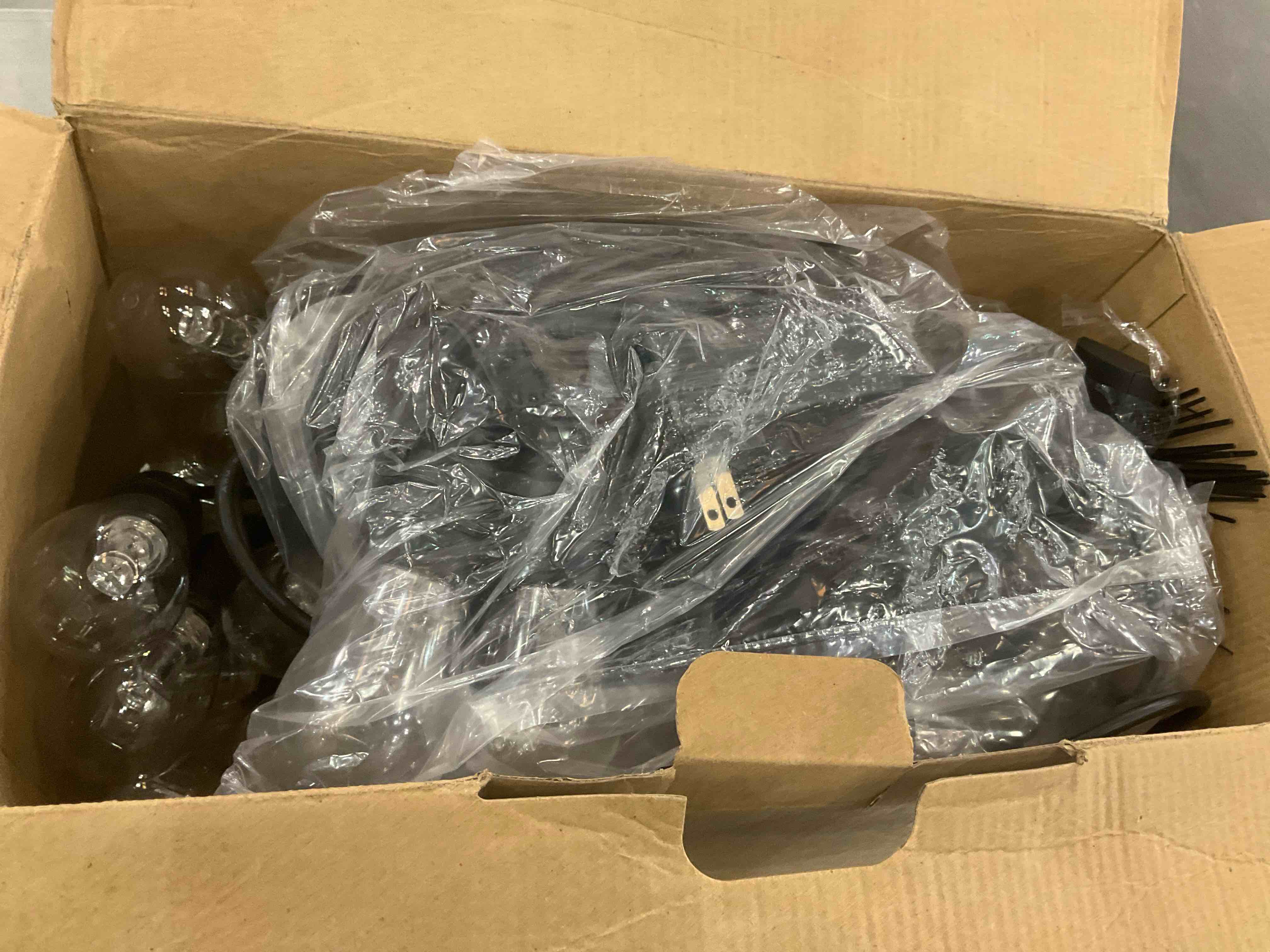 https://s3.amazonaws.com/lotting-images-prod/BargainHunt/EXS01022974_1707925679808.jpeg