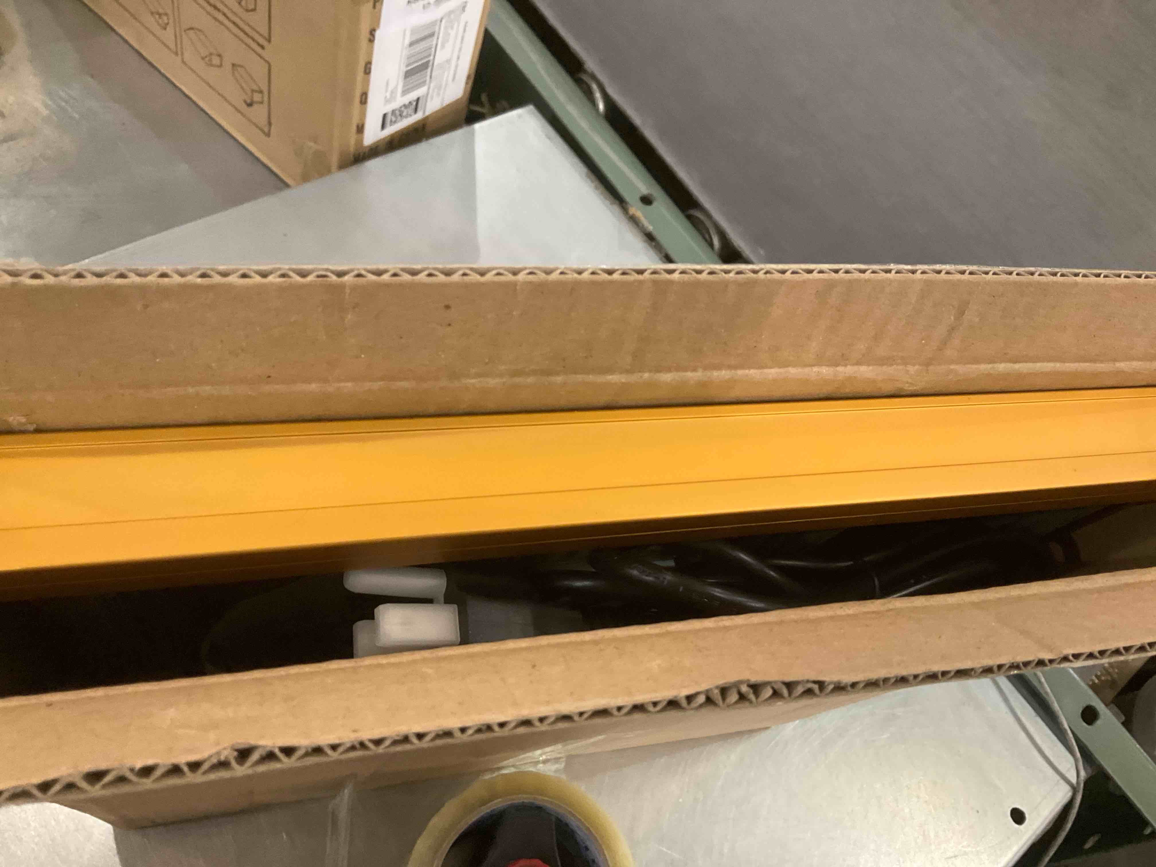 https://s3.amazonaws.com/lotting-images-prod/BargainHunt/EXS01022975_1707925828077.jpeg