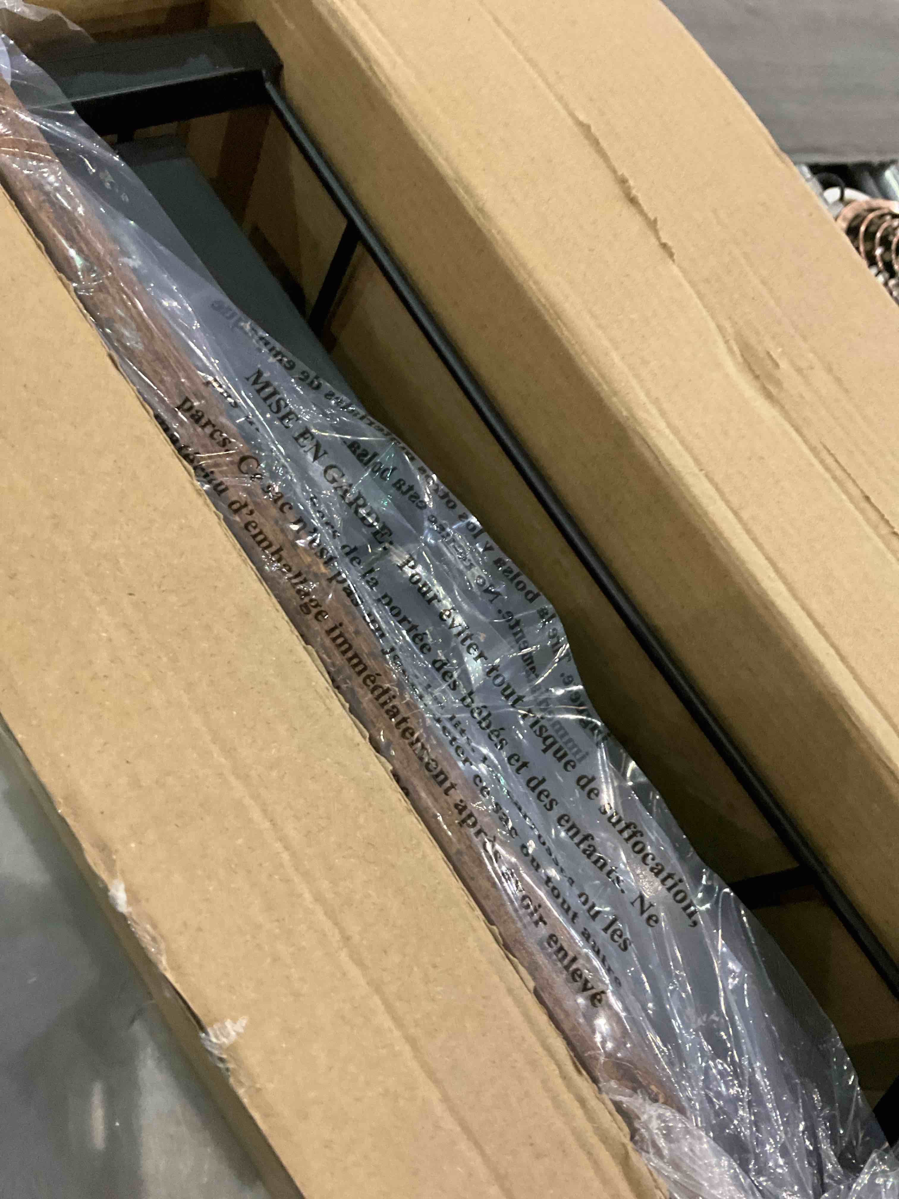 https://s3.amazonaws.com/lotting-images-prod/BargainHunt/EXS01023069_1707766100089.jpeg