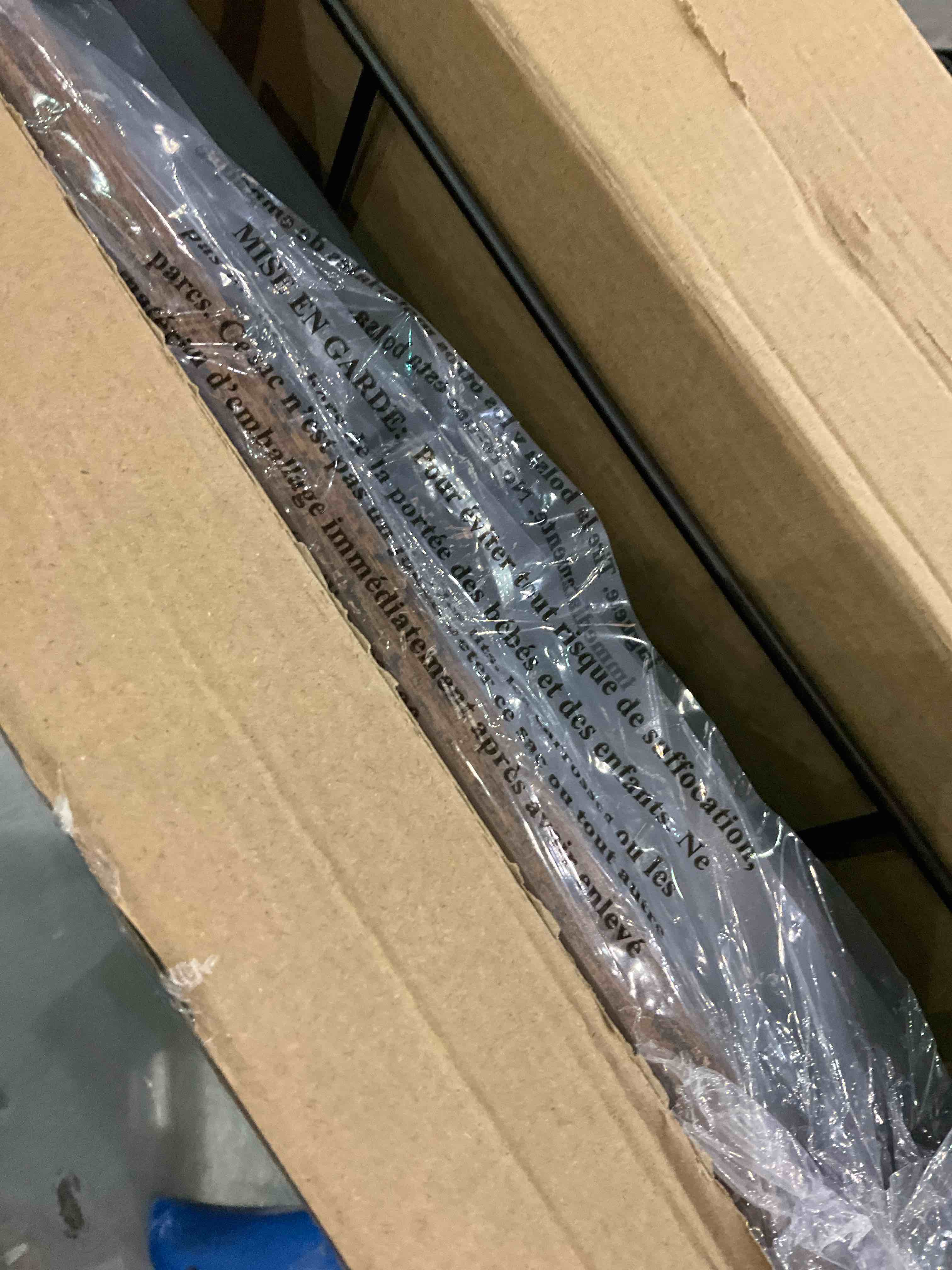 https://s3.amazonaws.com/lotting-images-prod/BargainHunt/EXS01023069_1707766101934.jpeg