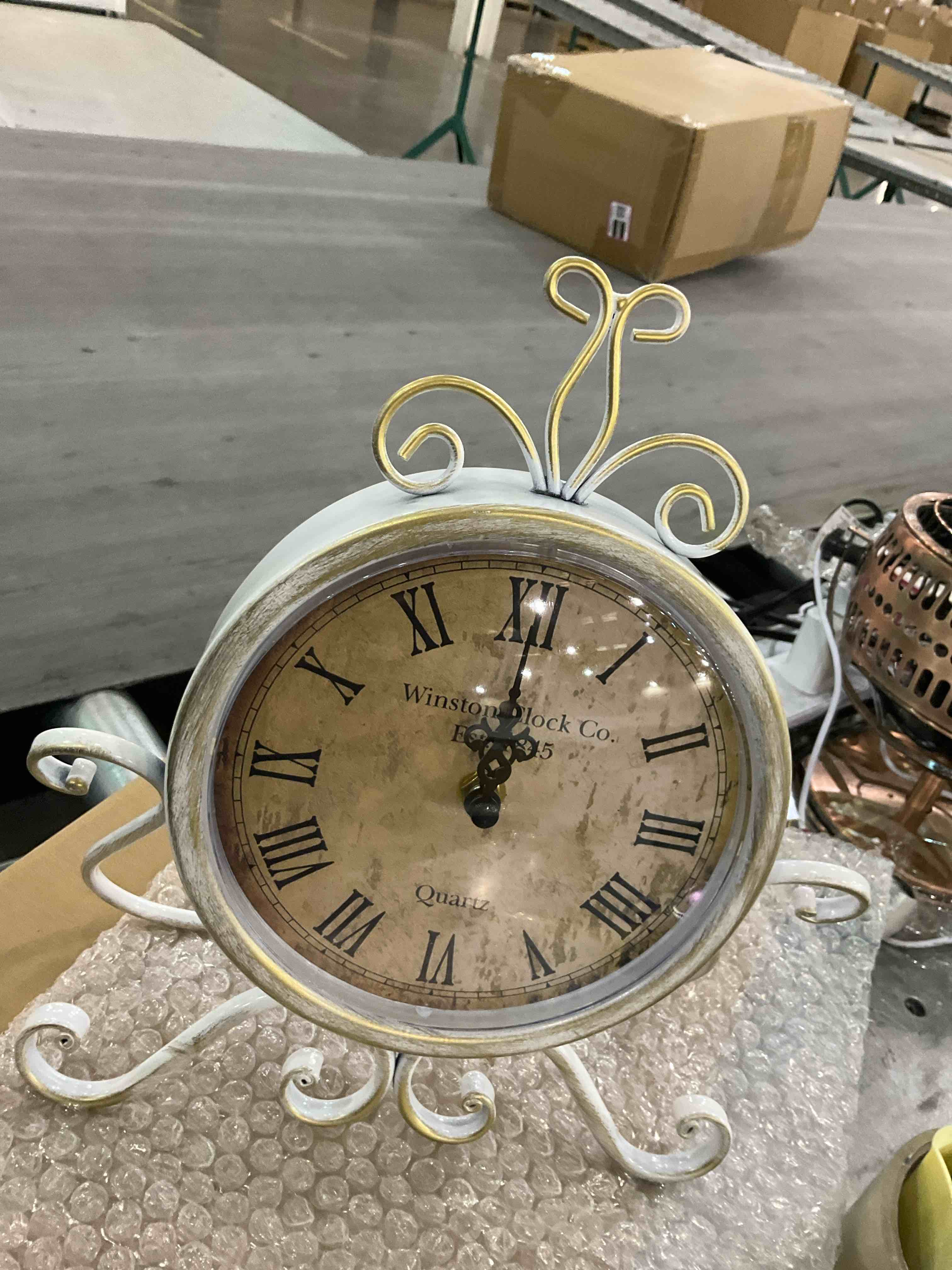 https://s3.amazonaws.com/lotting-images-prod/BargainHunt/EXS01023071_1707766407613.jpeg