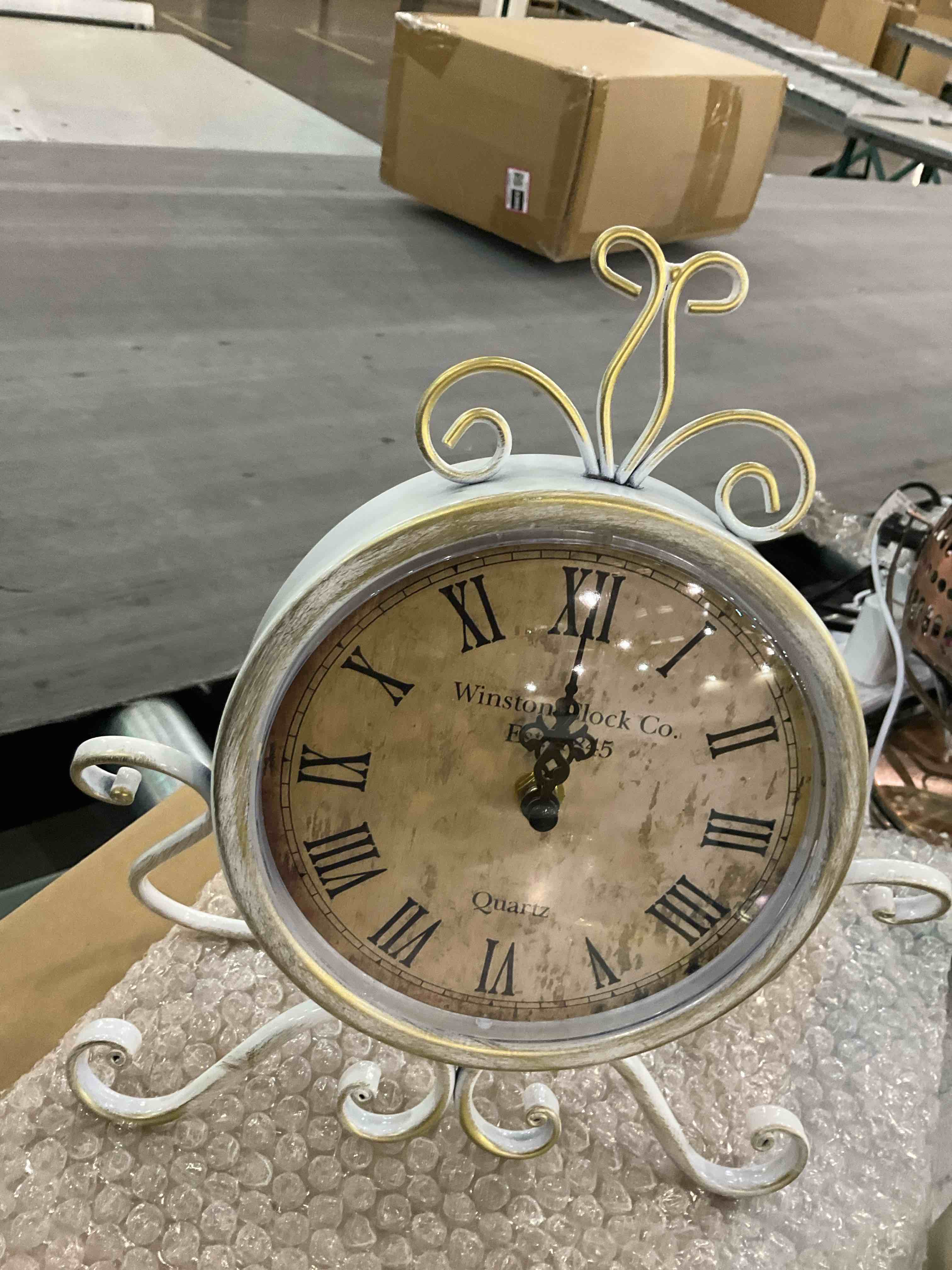 https://s3.amazonaws.com/lotting-images-prod/BargainHunt/EXS01023071_1707766408595.jpeg