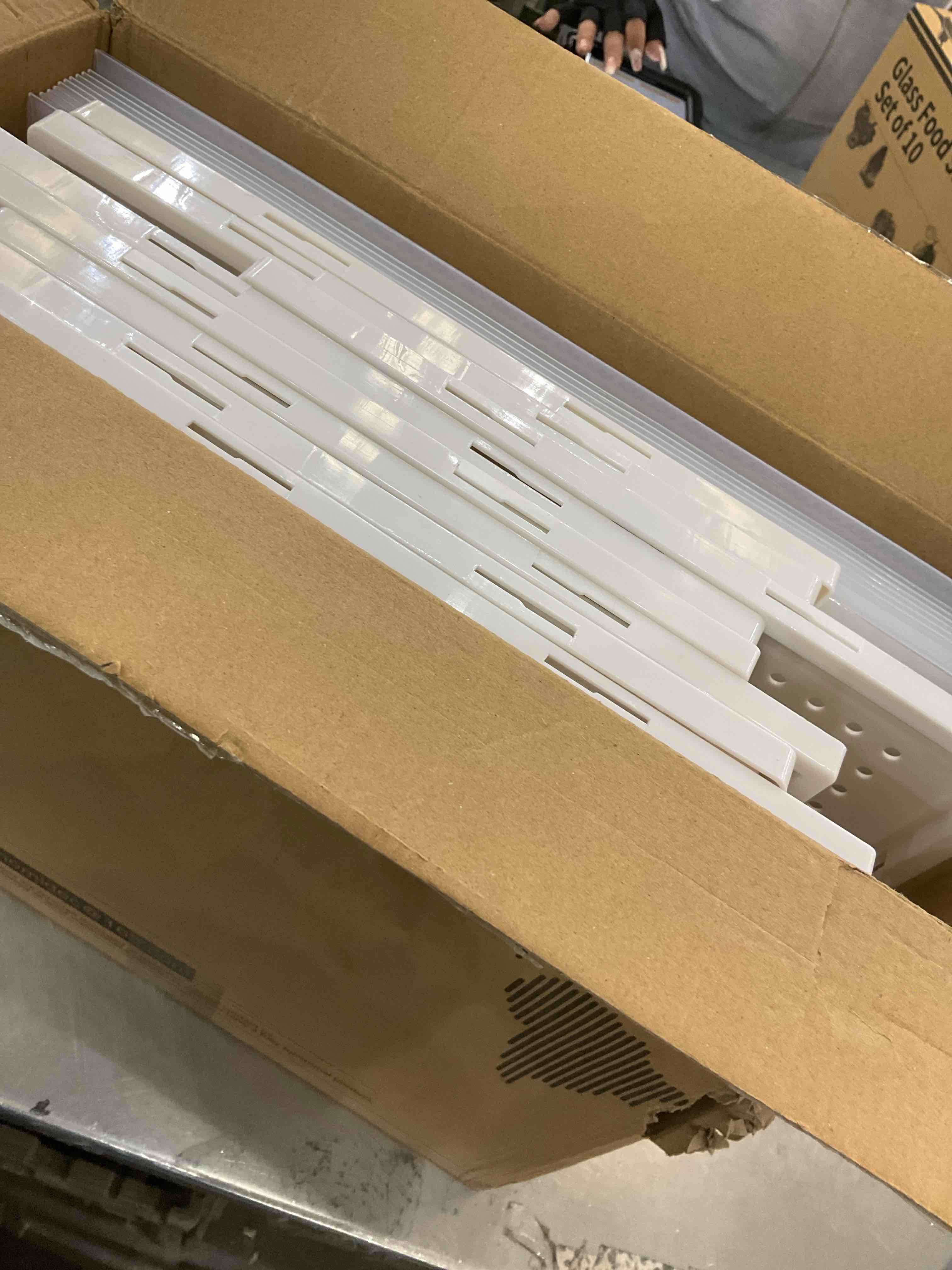 https://s3.amazonaws.com/lotting-images-prod/BargainHunt/EXS01023138_1707849189119.jpeg
