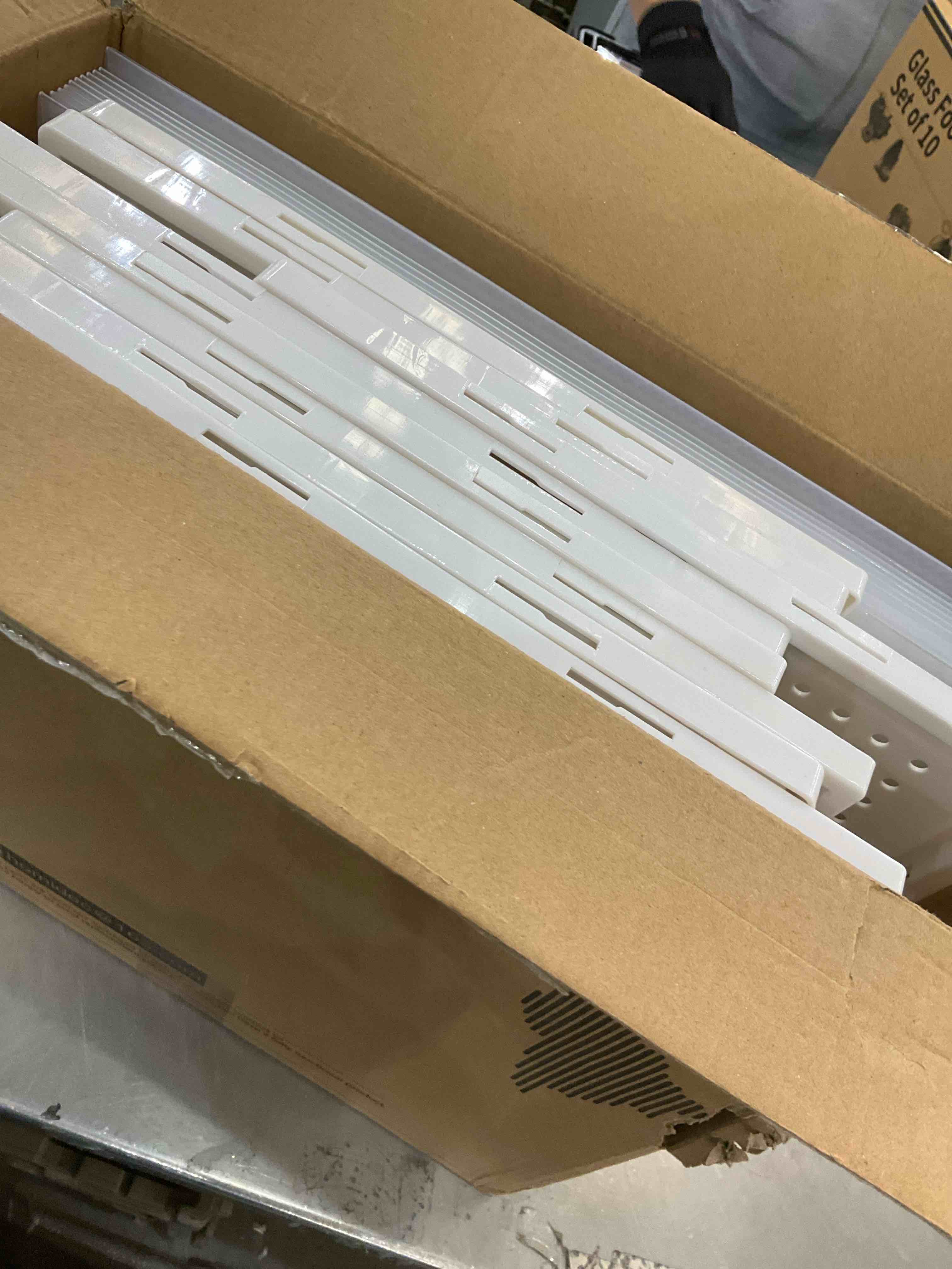 https://s3.amazonaws.com/lotting-images-prod/BargainHunt/EXS01023138_1707849189950.jpeg