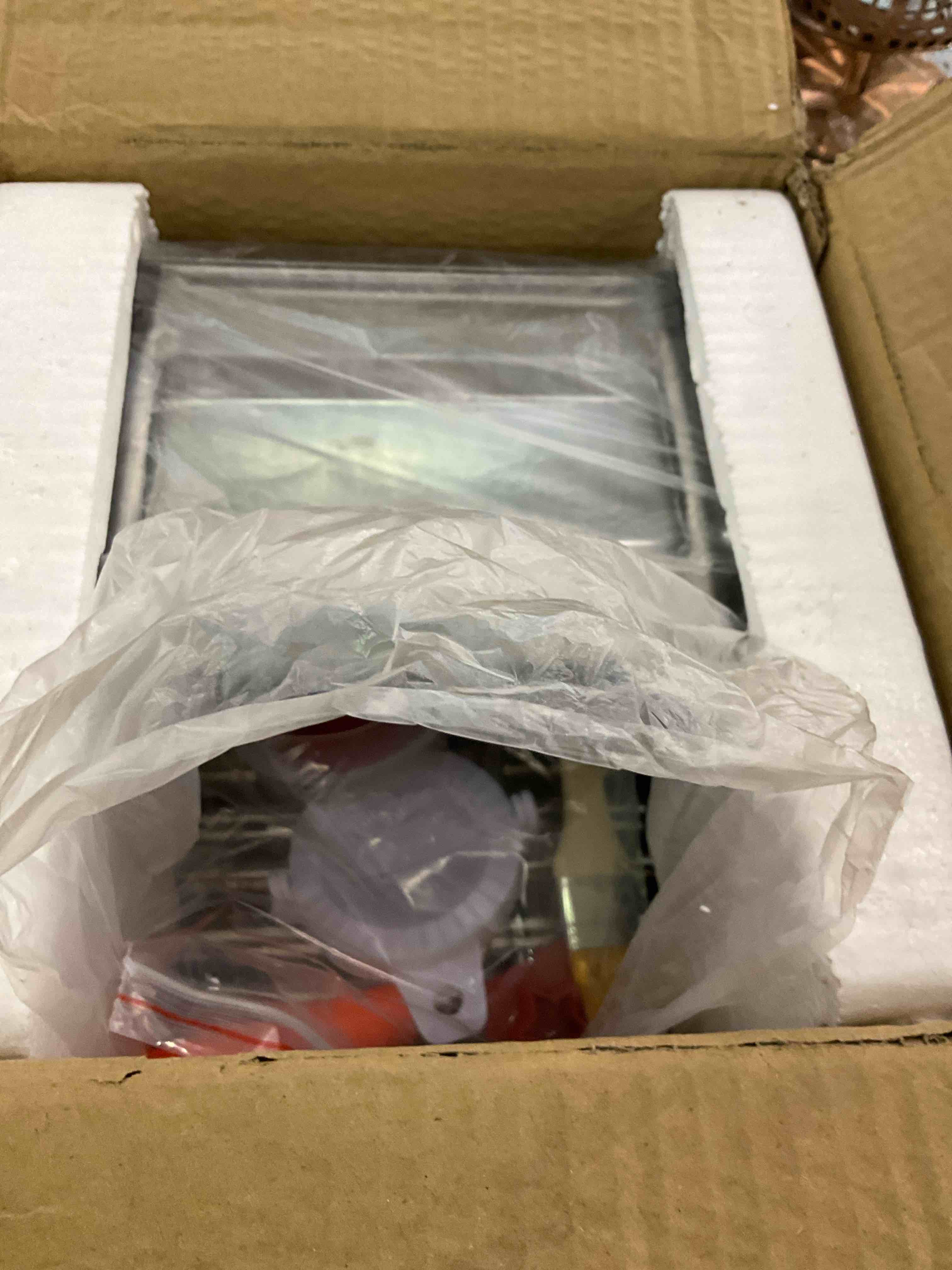 https://s3.amazonaws.com/lotting-images-prod/BargainHunt/EXS01023398_1708087240734.jpeg