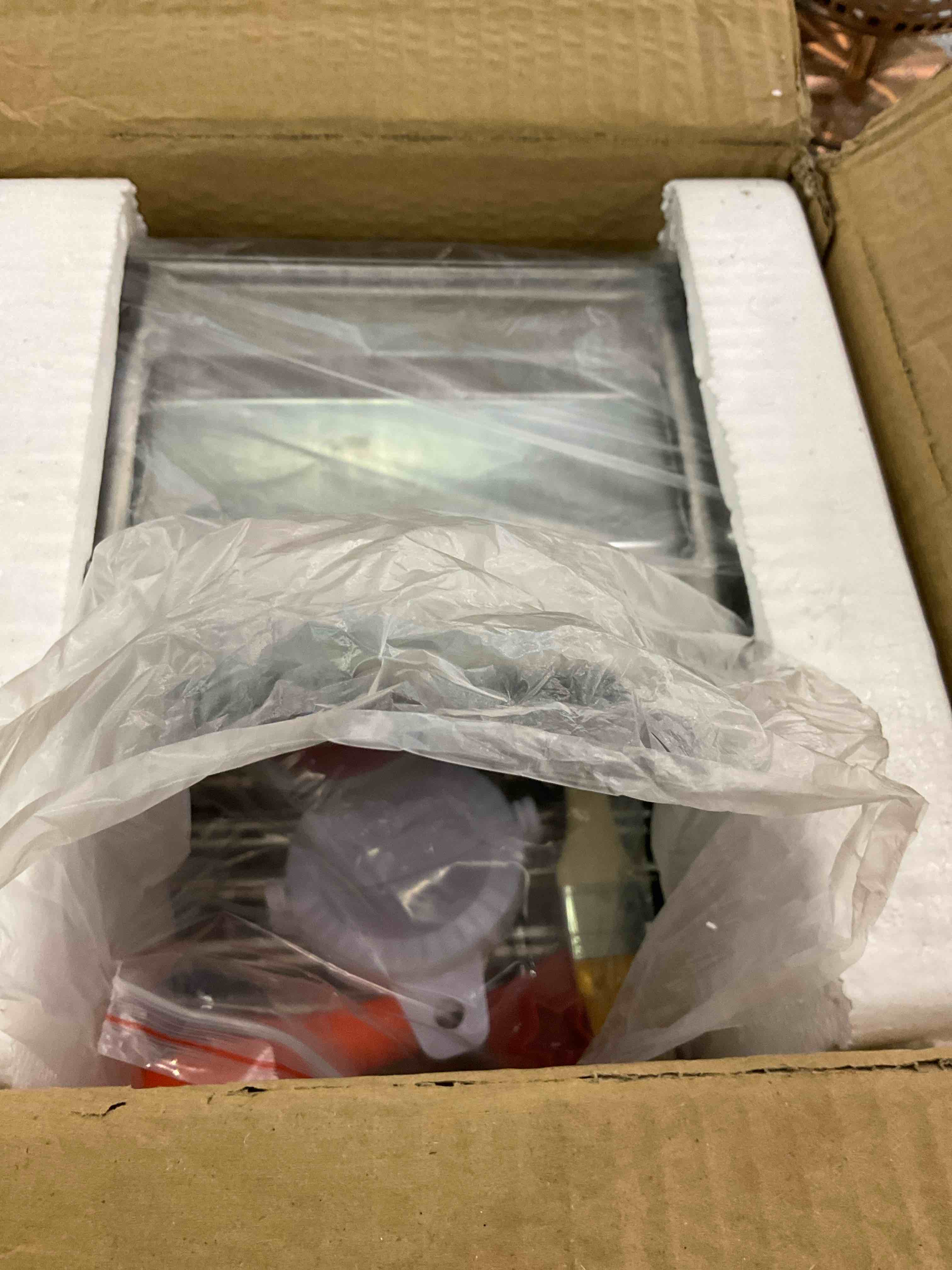 https://s3.amazonaws.com/lotting-images-prod/BargainHunt/EXS01023398_1708087241646.jpeg