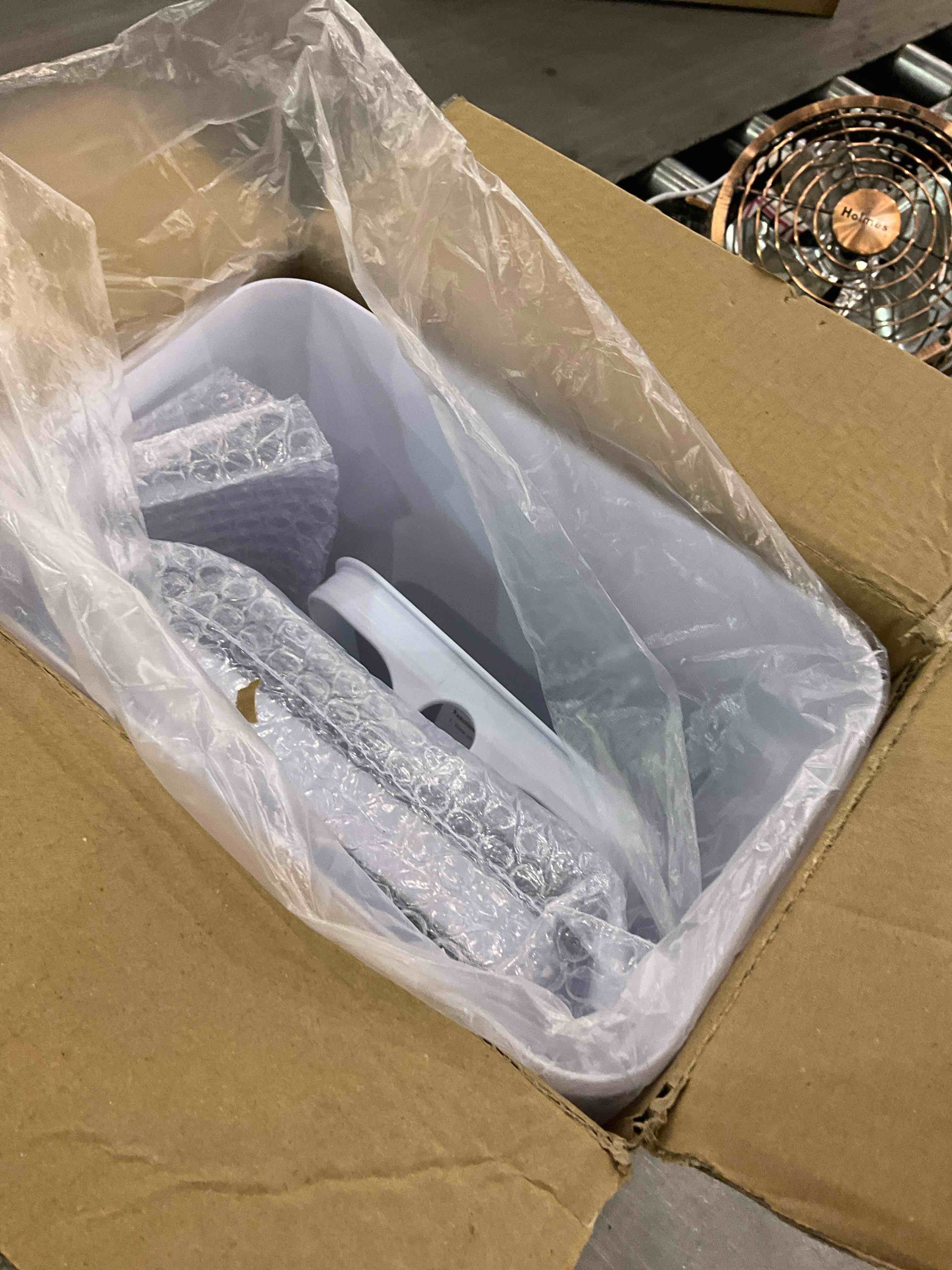https://s3.amazonaws.com/lotting-images-prod/BargainHunt/EXS01023490_1708346142198.jpeg