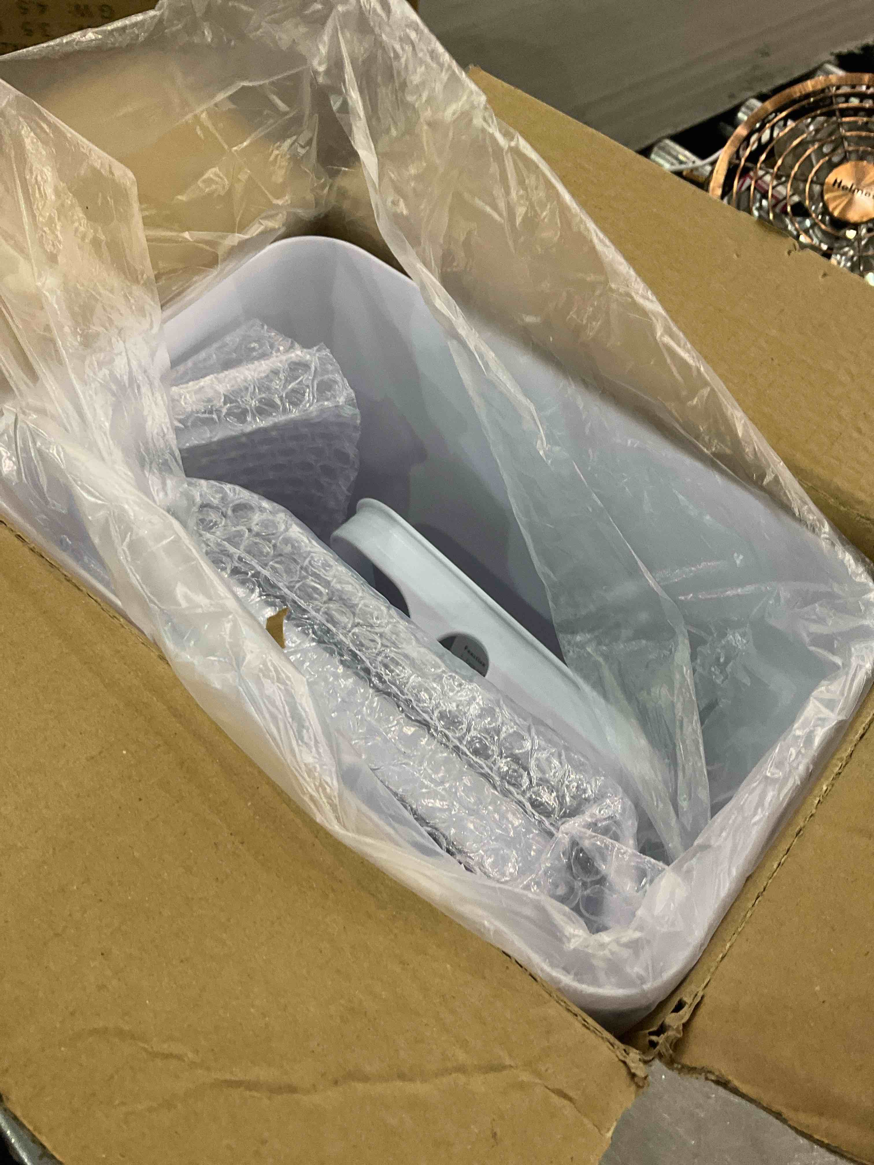 https://s3.amazonaws.com/lotting-images-prod/BargainHunt/EXS01023490_1708346144849.jpeg