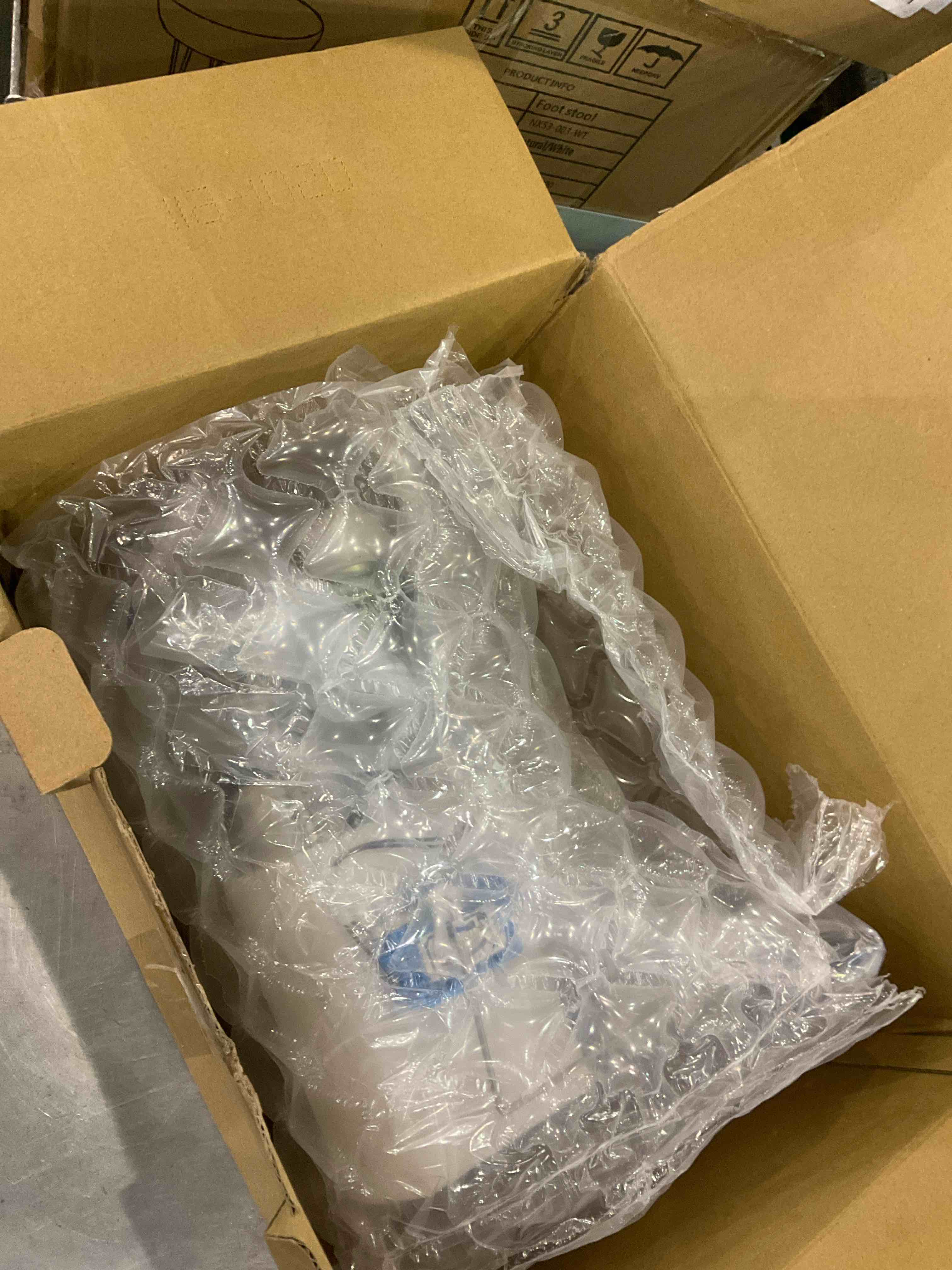 https://s3.amazonaws.com/lotting-images-prod/BargainHunt/EXS01023576_1707766099164.jpeg