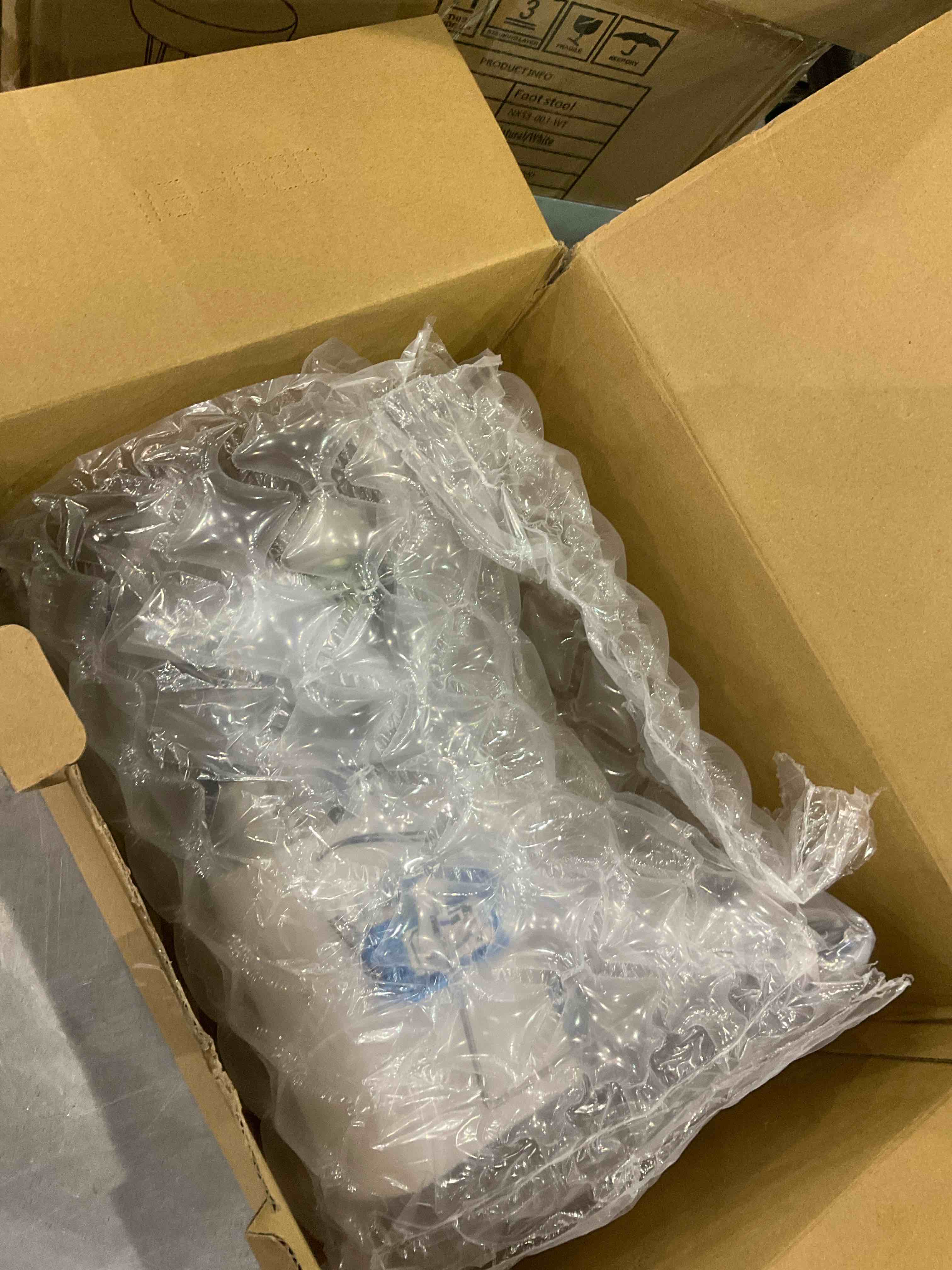 https://s3.amazonaws.com/lotting-images-prod/BargainHunt/EXS01023576_1707766100341.jpeg