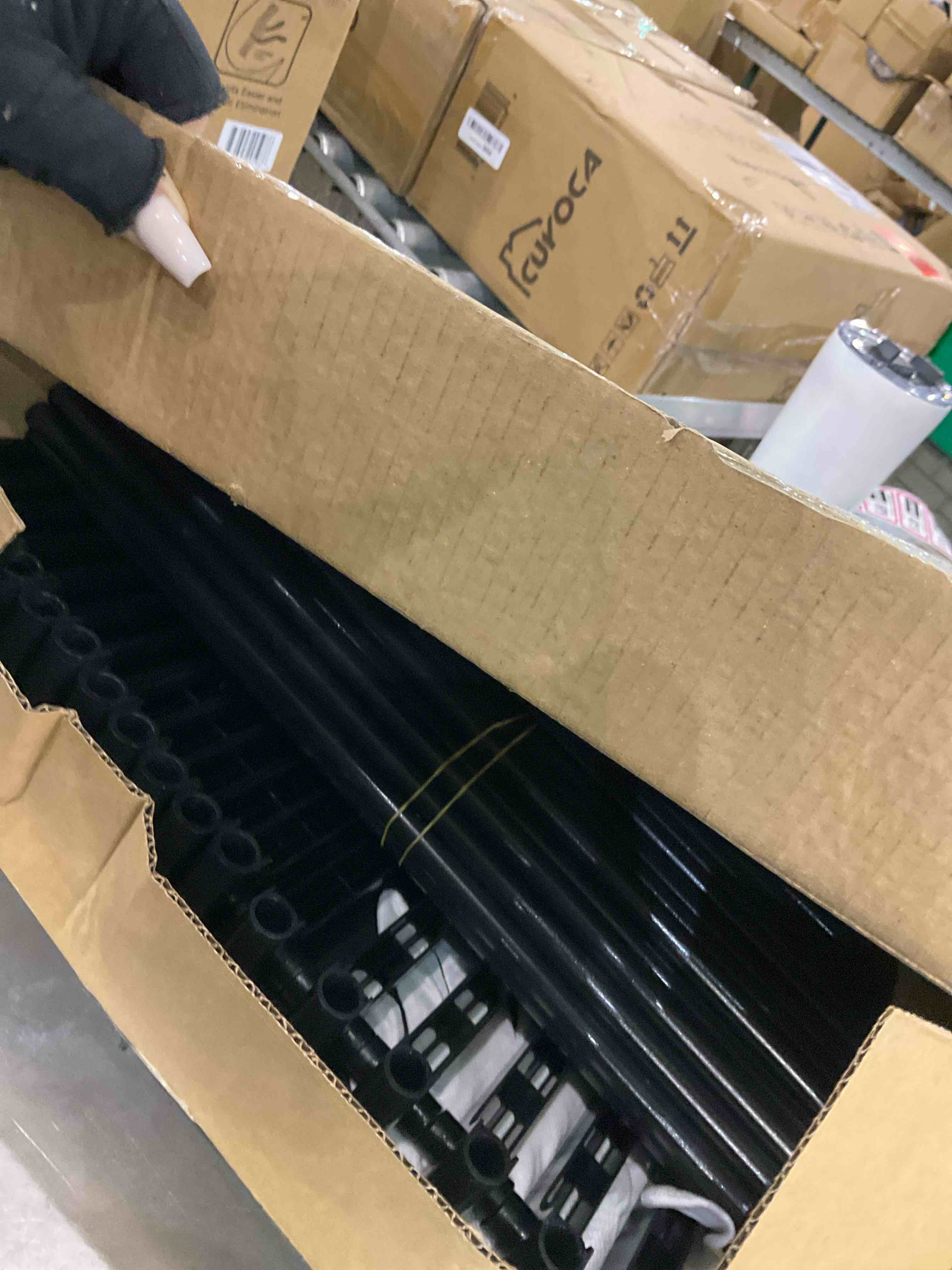 https://s3.amazonaws.com/lotting-images-prod/BargainHunt/EXS01023594_1707767756522.jpeg
