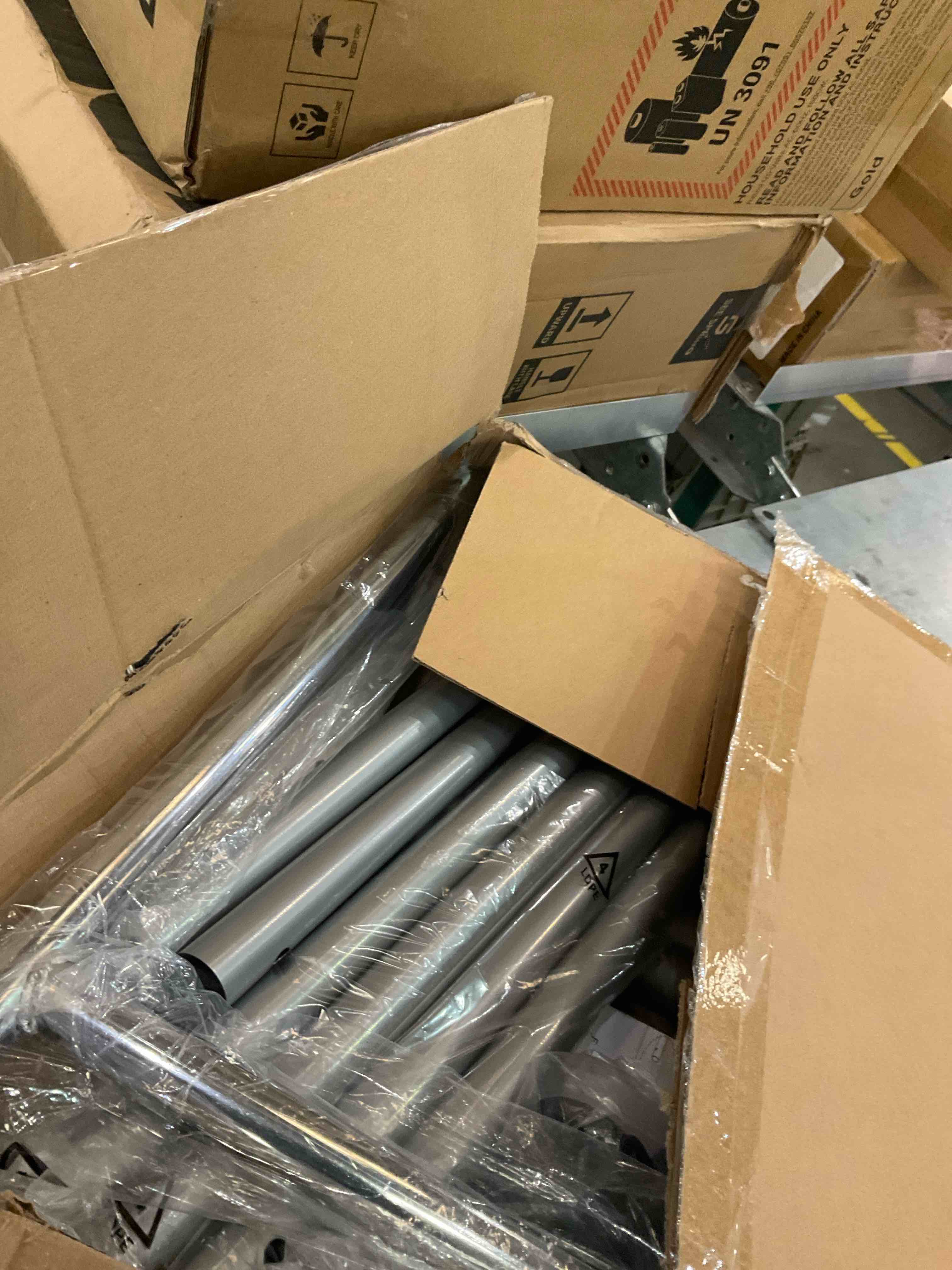https://s3.amazonaws.com/lotting-images-prod/BargainHunt/EXS01023784_1707849268853.jpeg