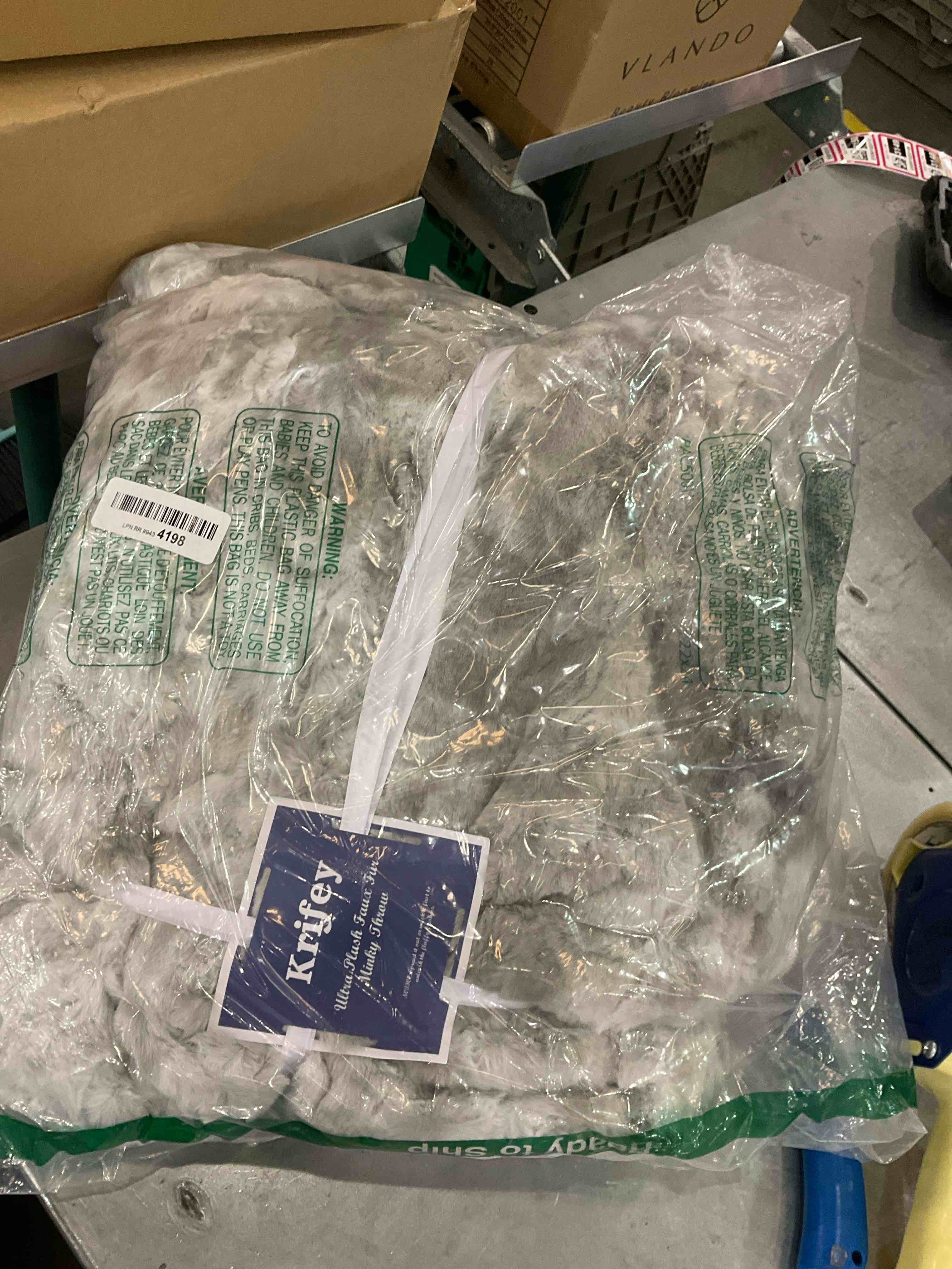 https://s3.amazonaws.com/lotting-images-prod/BargainHunt/EXS01023798_1707850290443.jpeg