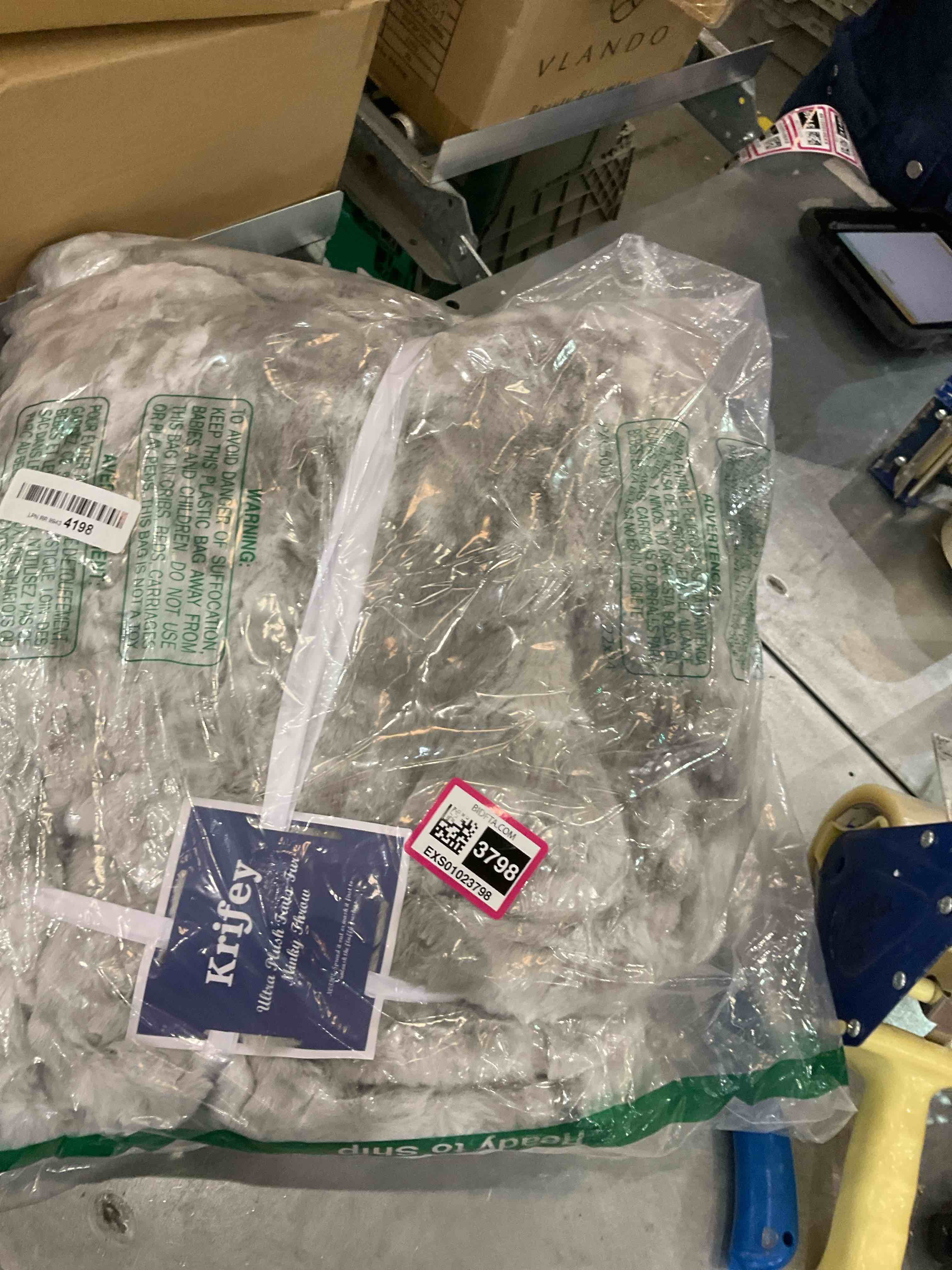 https://s3.amazonaws.com/lotting-images-prod/BargainHunt/EXS01023798_1707850295265.jpeg