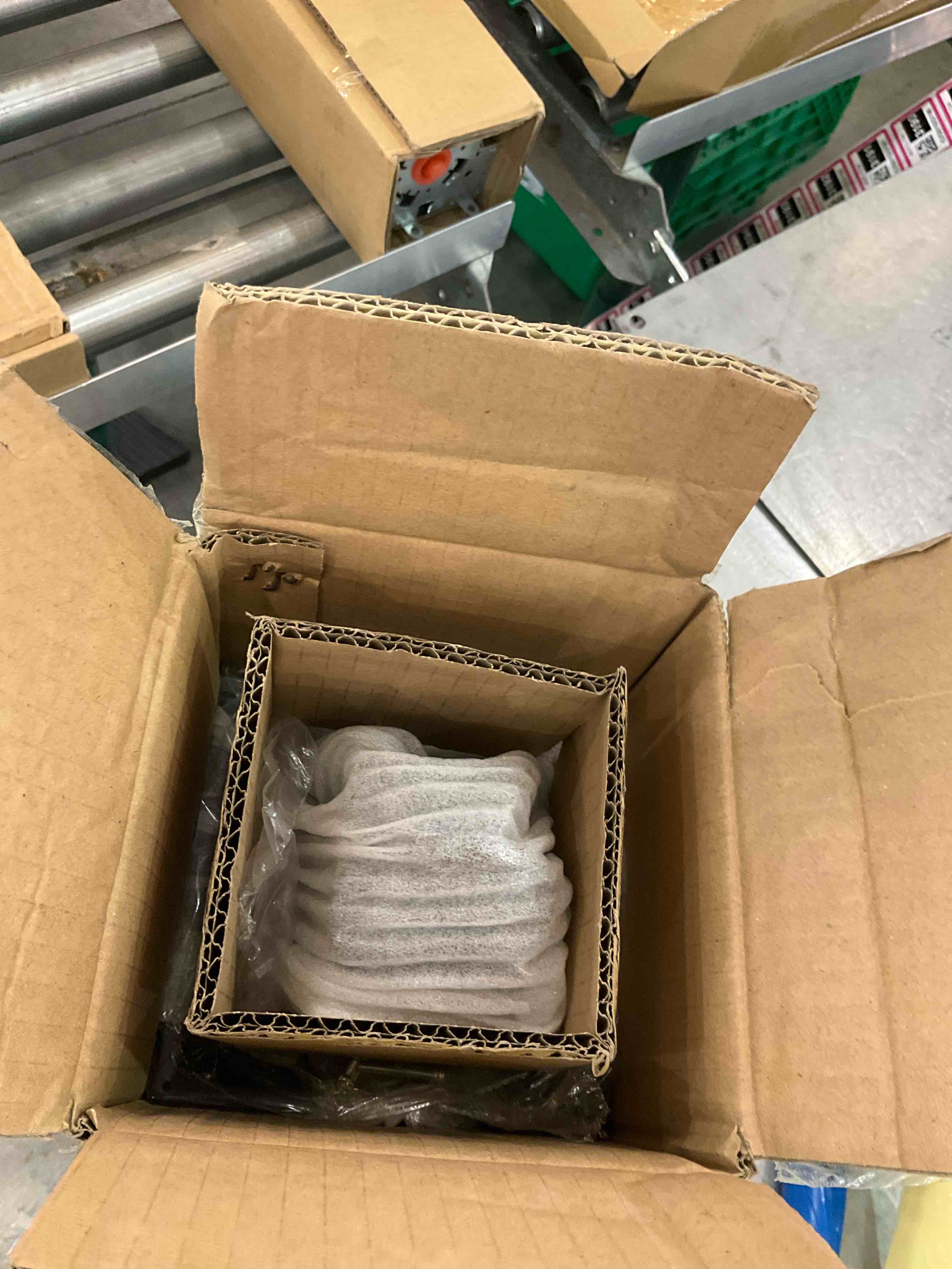 https://s3.amazonaws.com/lotting-images-prod/BargainHunt/EXS01023843_1707855479313.jpeg