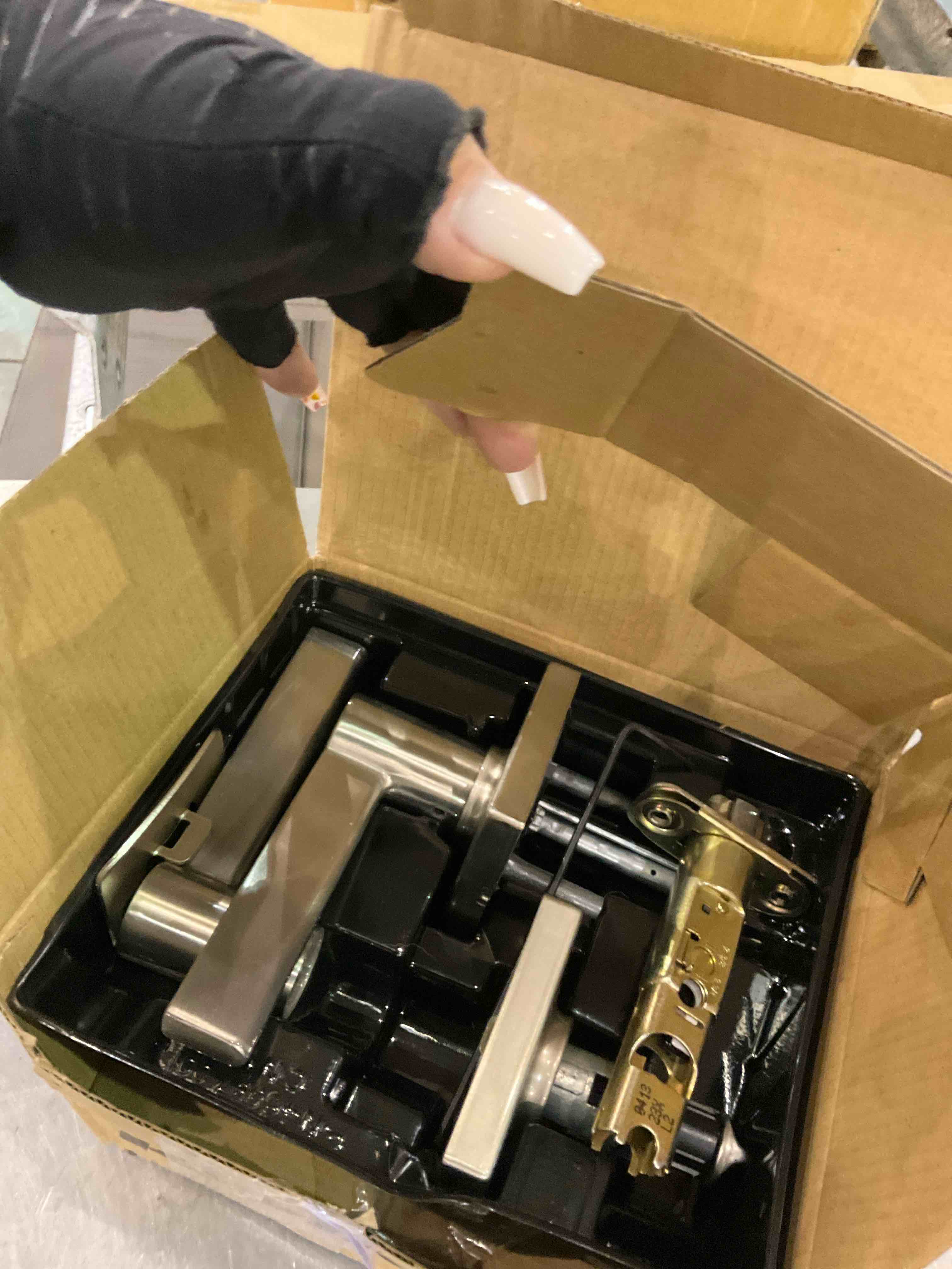 https://s3.amazonaws.com/lotting-images-prod/BargainHunt/EXS01023899_1707917112880.jpeg