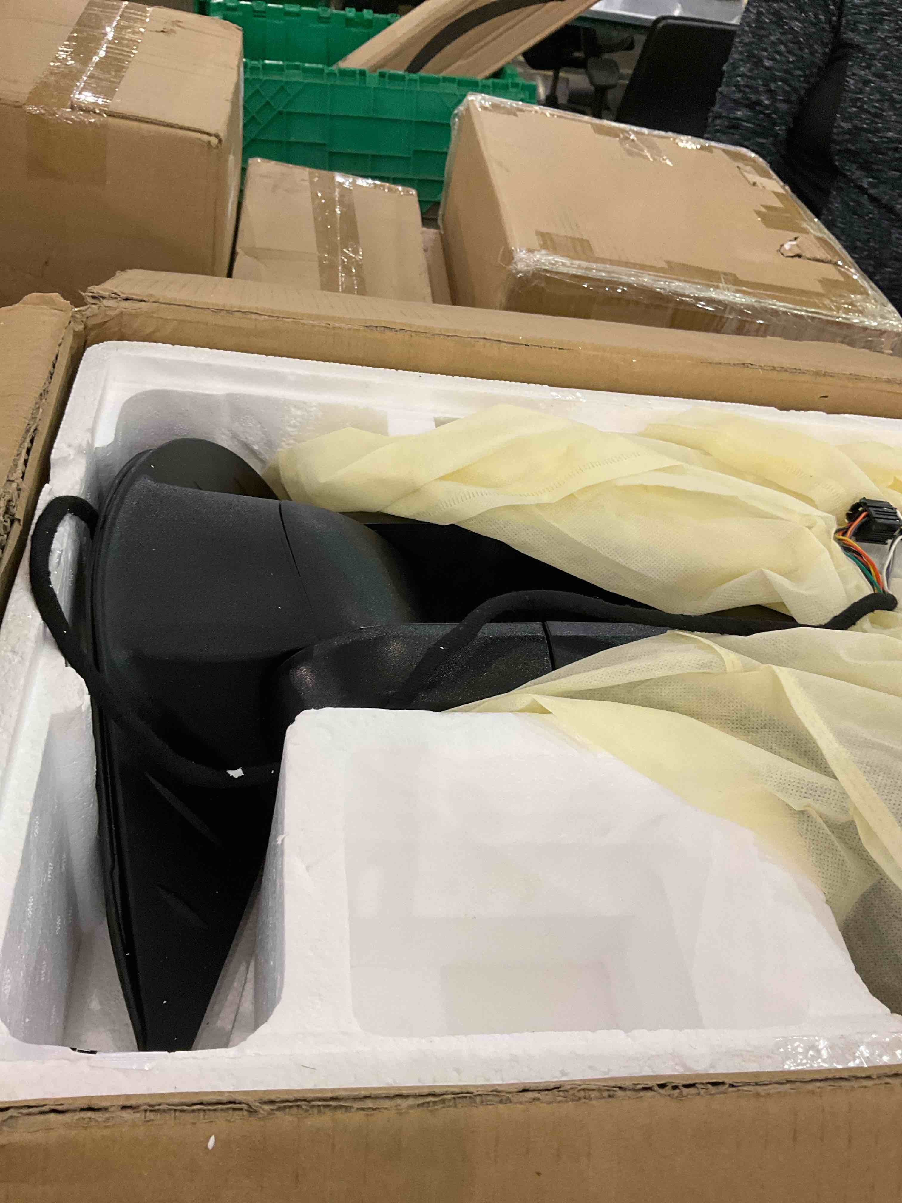 https://s3.amazonaws.com/lotting-images-prod/BargainHunt/EXS01024048_1707504768223.jpeg
