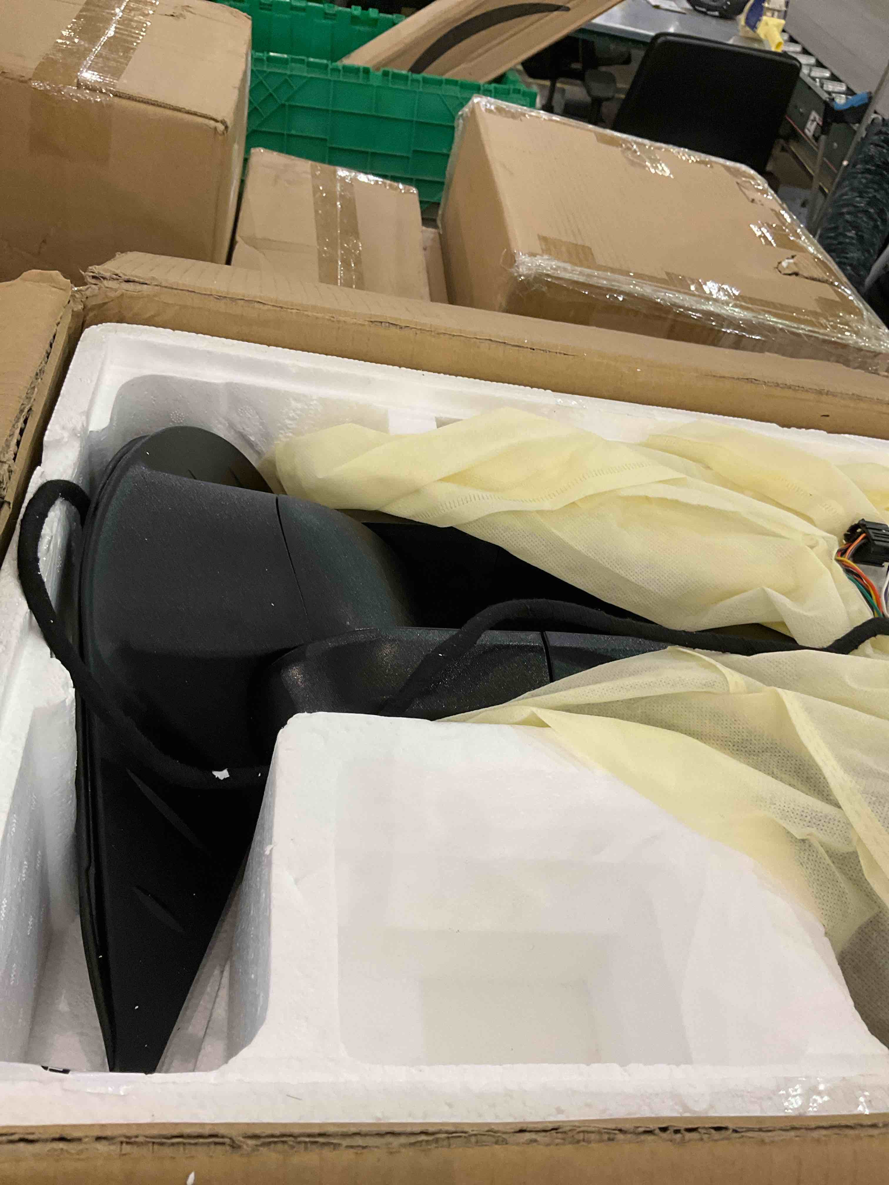 https://s3.amazonaws.com/lotting-images-prod/BargainHunt/EXS01024048_1707504770463.jpeg