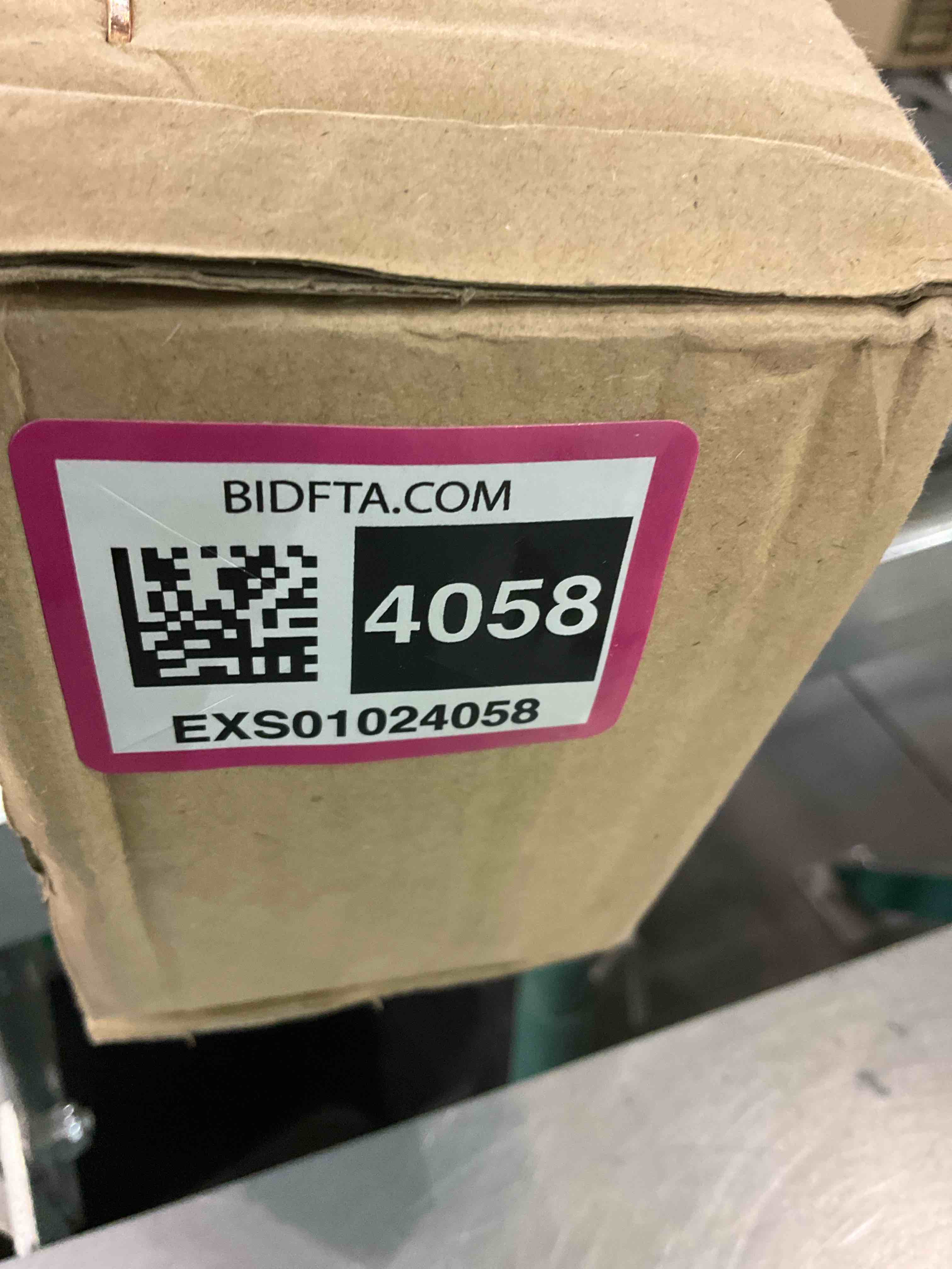 https://s3.amazonaws.com/lotting-images-prod/BargainHunt/EXS01024058_1707508226301.jpeg