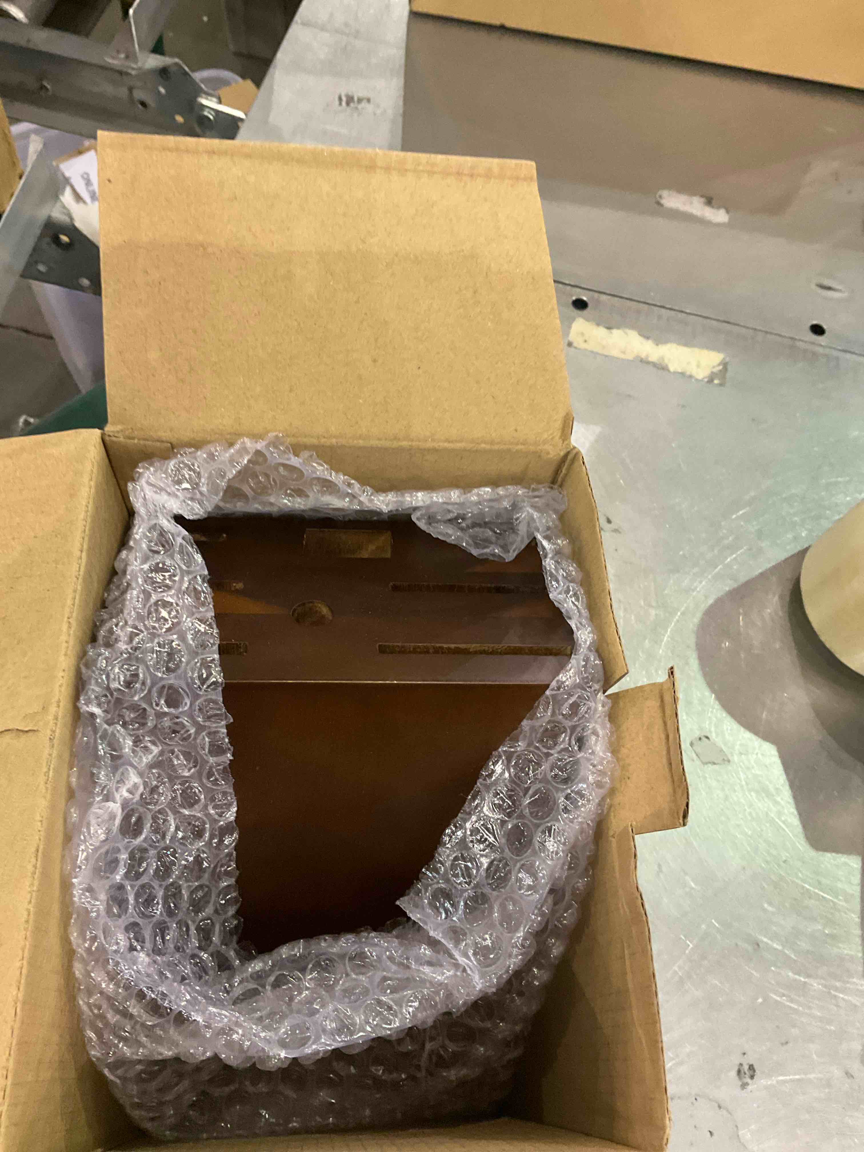 https://s3.amazonaws.com/lotting-images-prod/BargainHunt/EXS01024202_1707767121035.jpeg