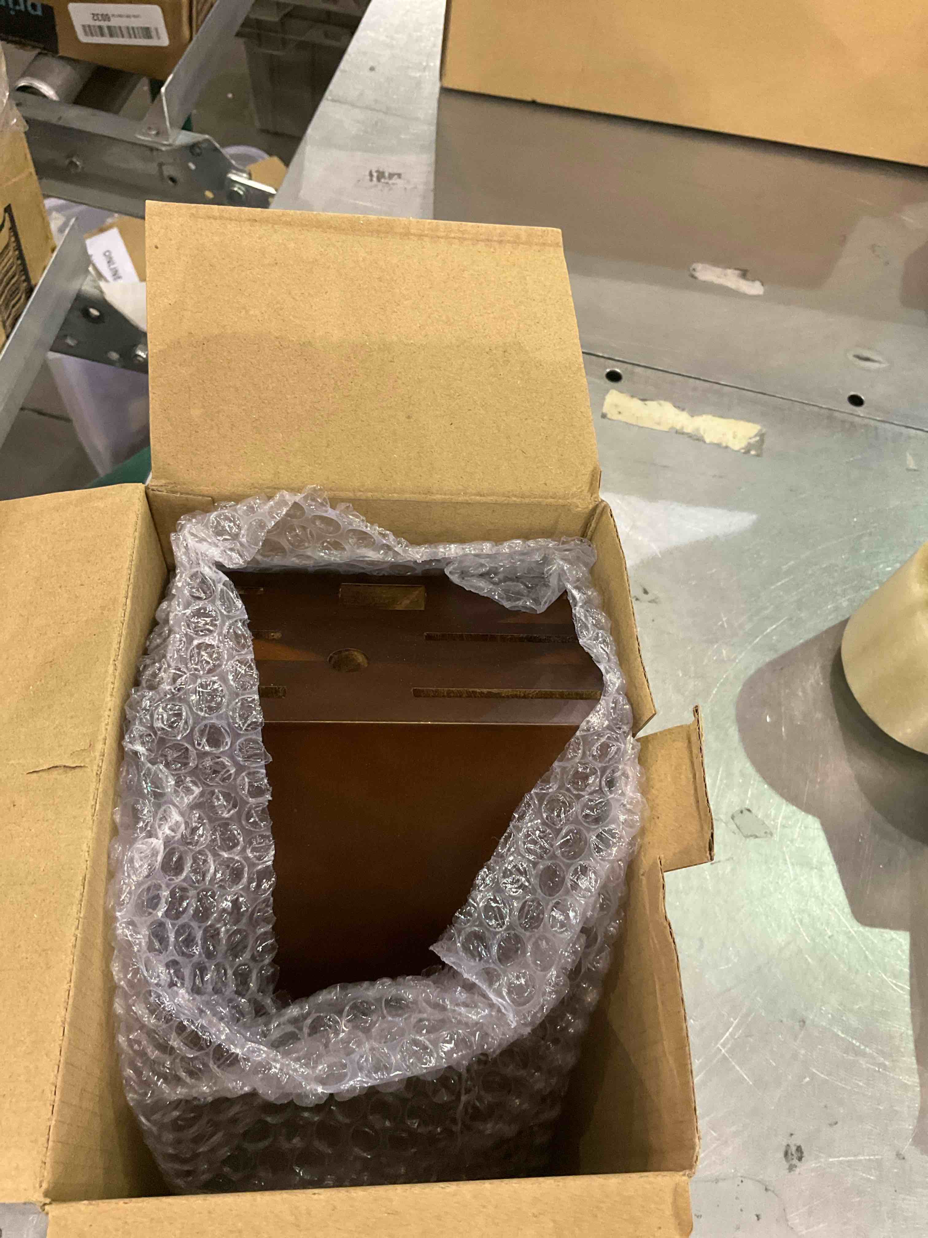 https://s3.amazonaws.com/lotting-images-prod/BargainHunt/EXS01024202_1707767122031.jpeg