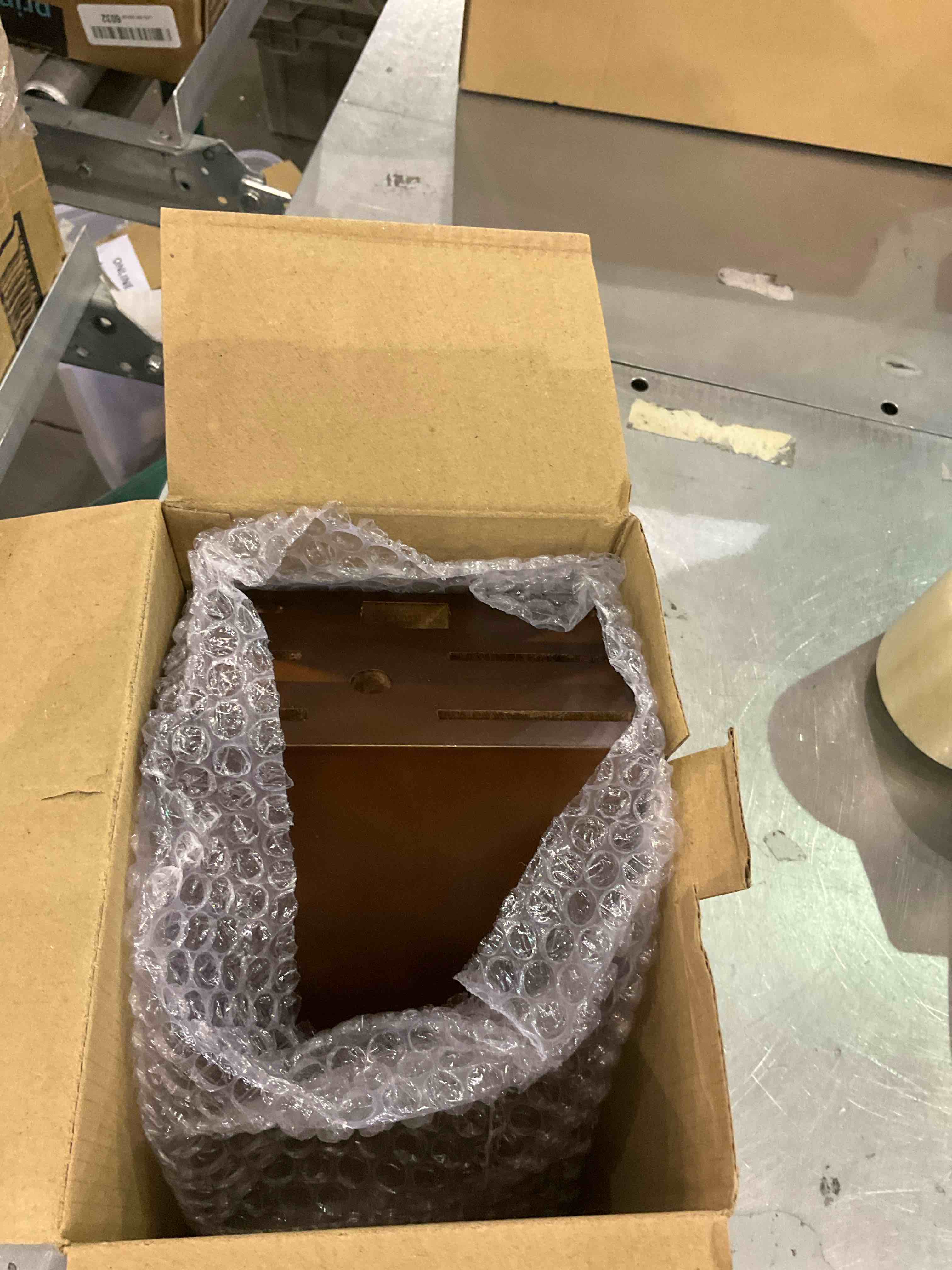 https://s3.amazonaws.com/lotting-images-prod/BargainHunt/EXS01024202_1707767122866.jpeg