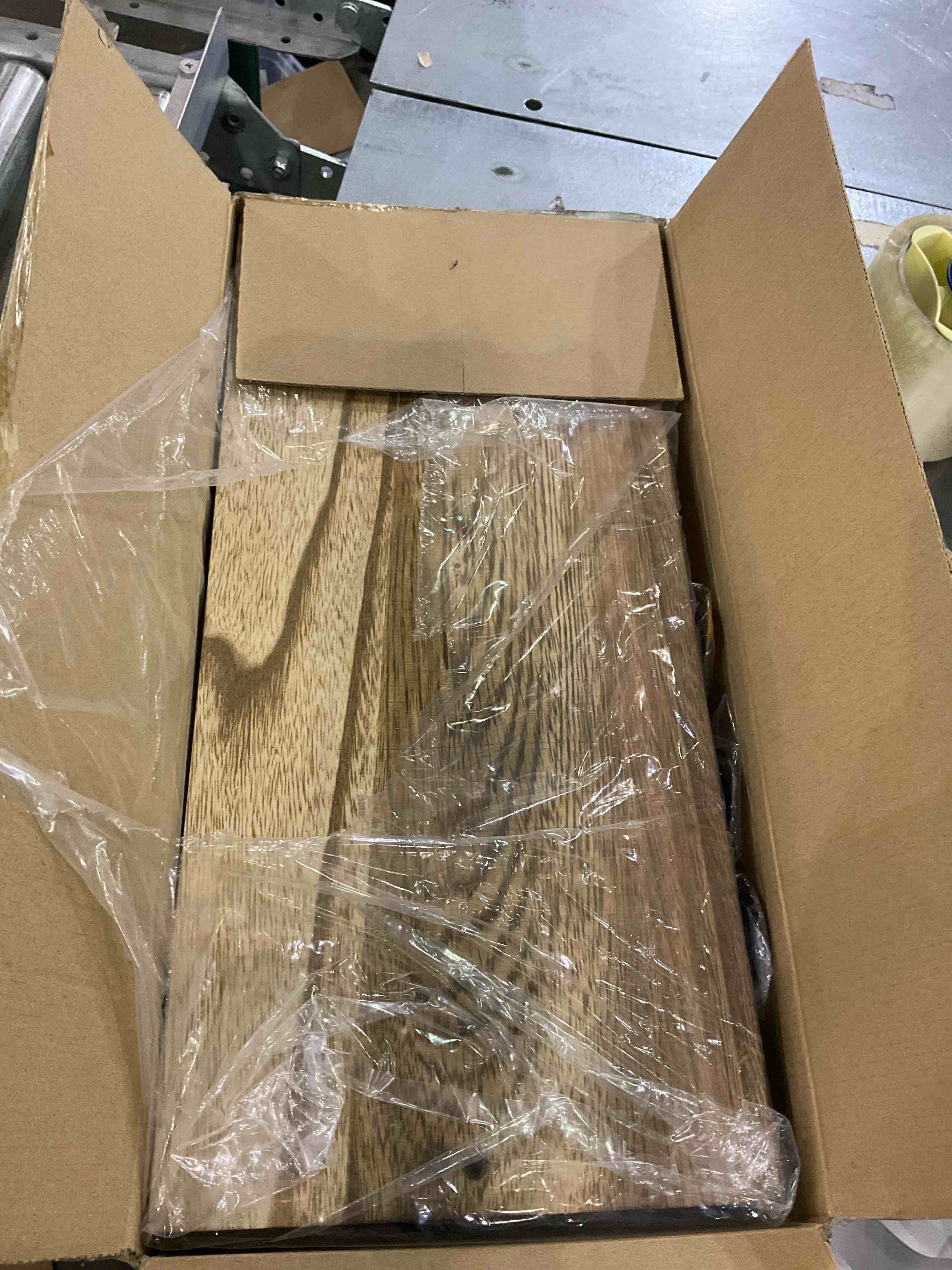 https://s3.amazonaws.com/lotting-images-prod/BargainHunt/EXS01024216_1707768456055.jpeg