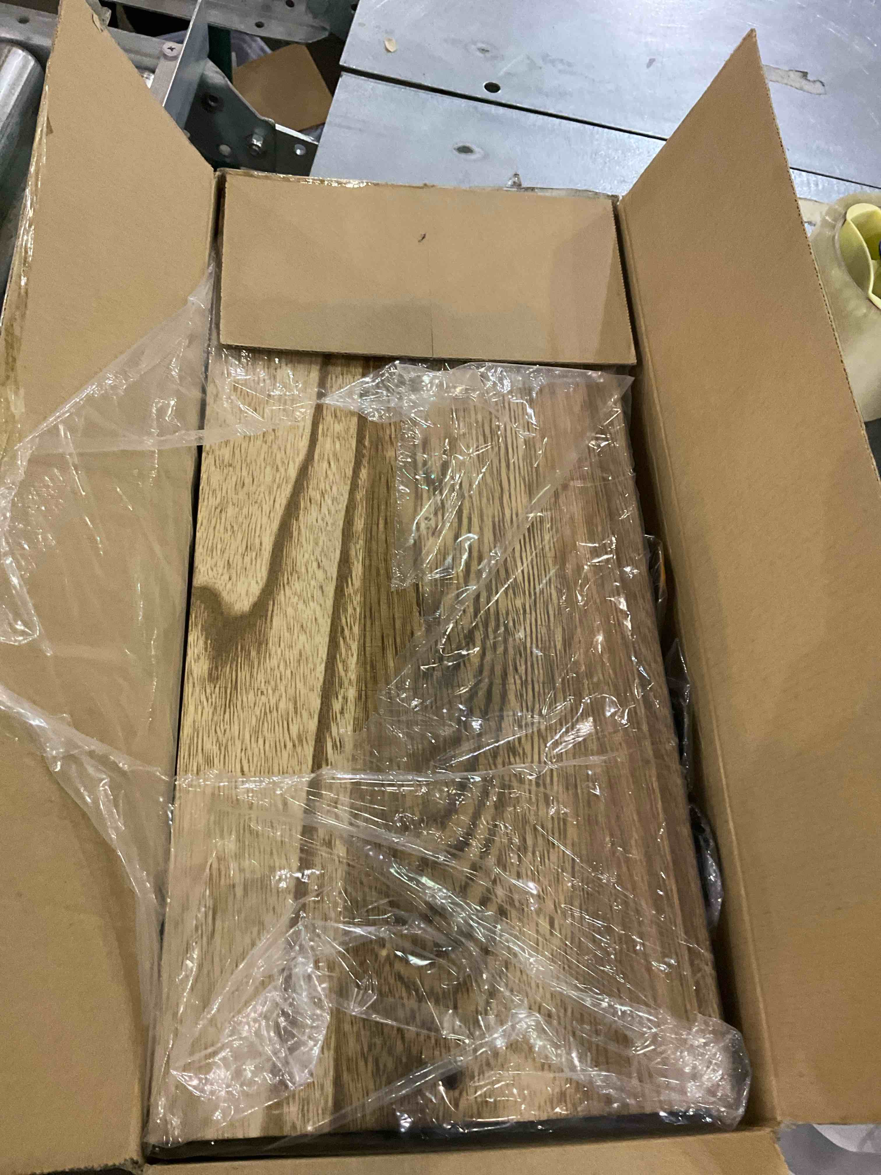 https://s3.amazonaws.com/lotting-images-prod/BargainHunt/EXS01024216_1707768457300.jpeg