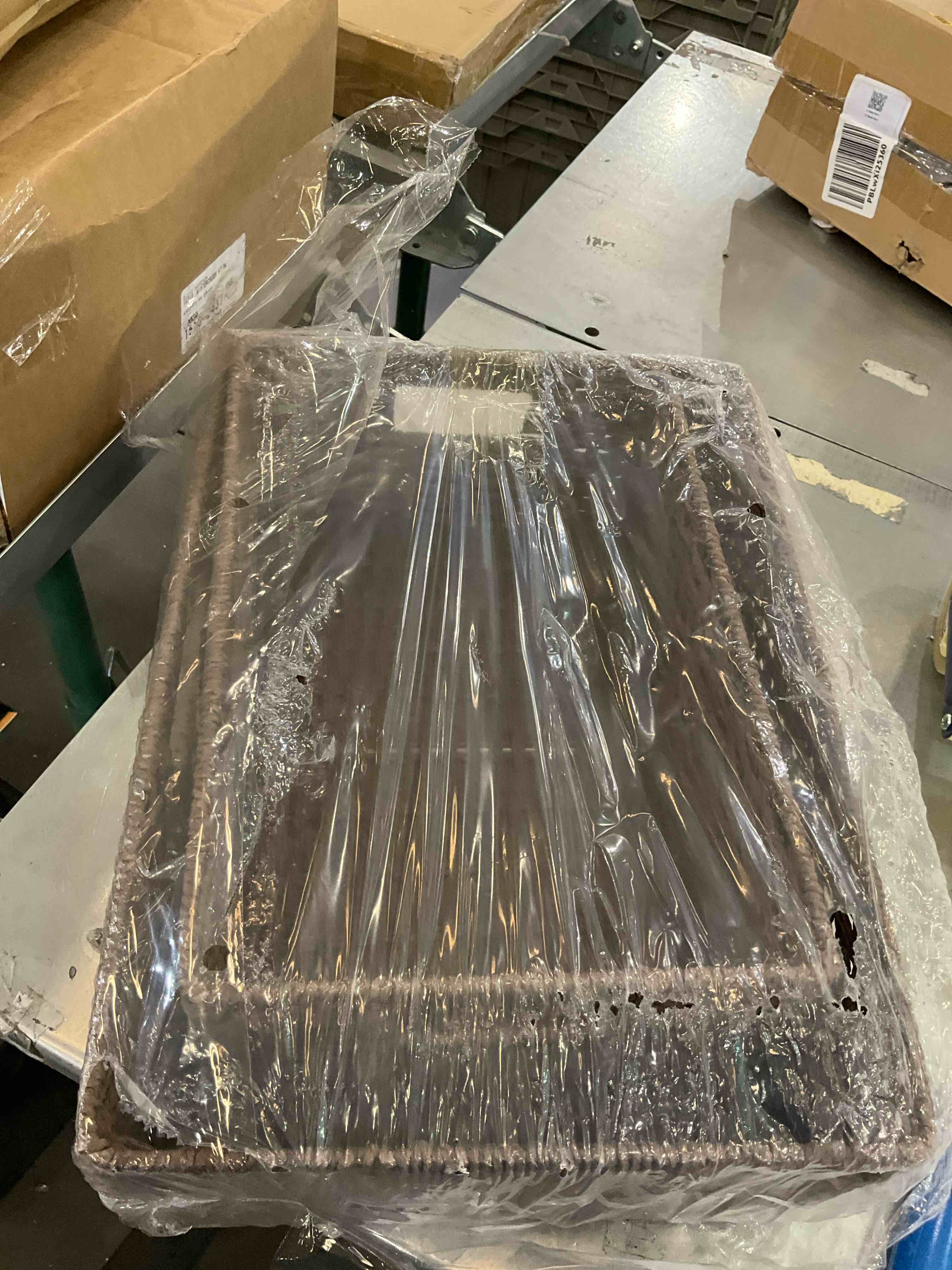 https://s3.amazonaws.com/lotting-images-prod/BargainHunt/EXS01024348_1707849559736.jpeg