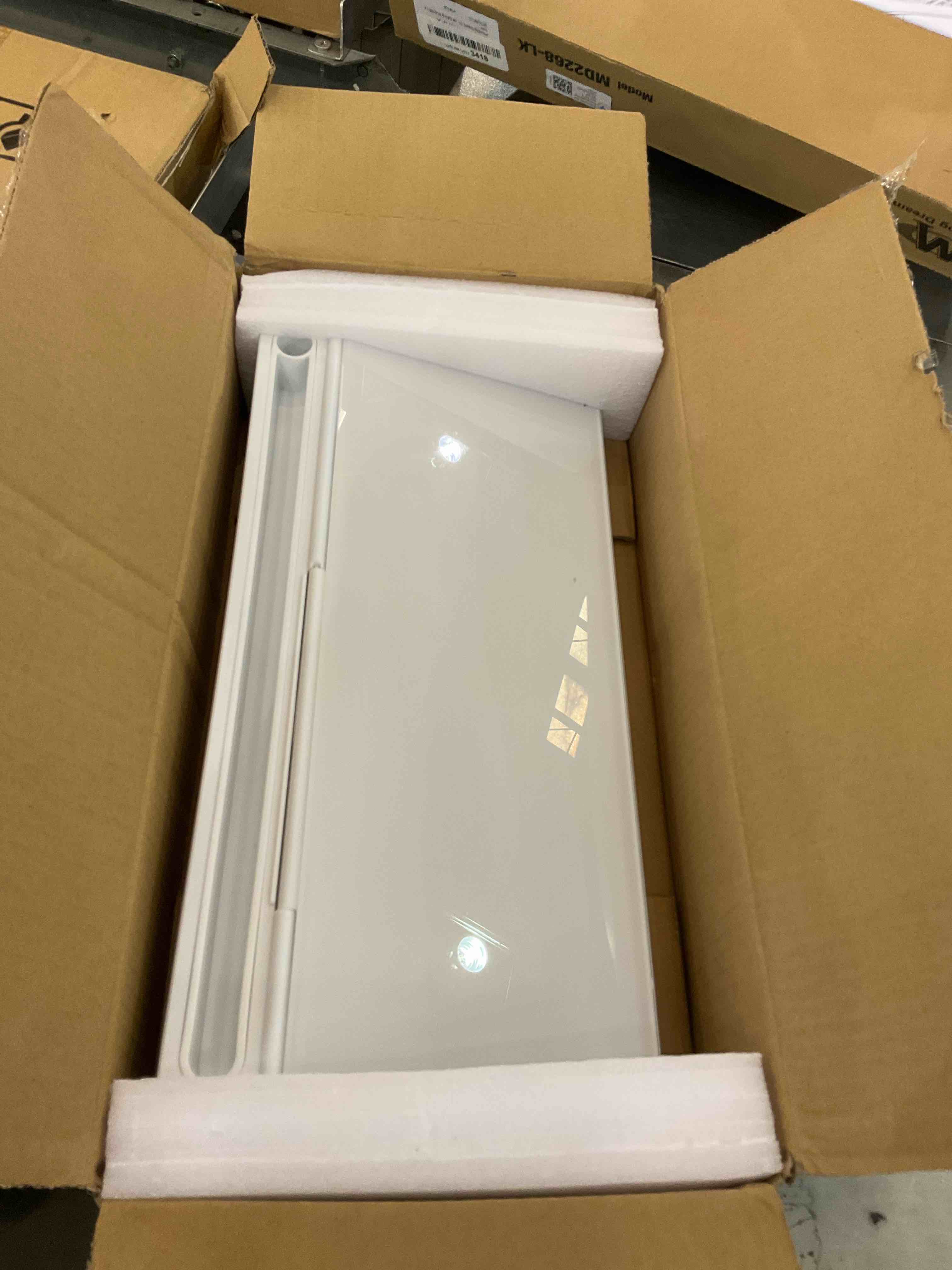 https://s3.amazonaws.com/lotting-images-prod/BargainHunt/EXS01024354_1707850066145.jpeg