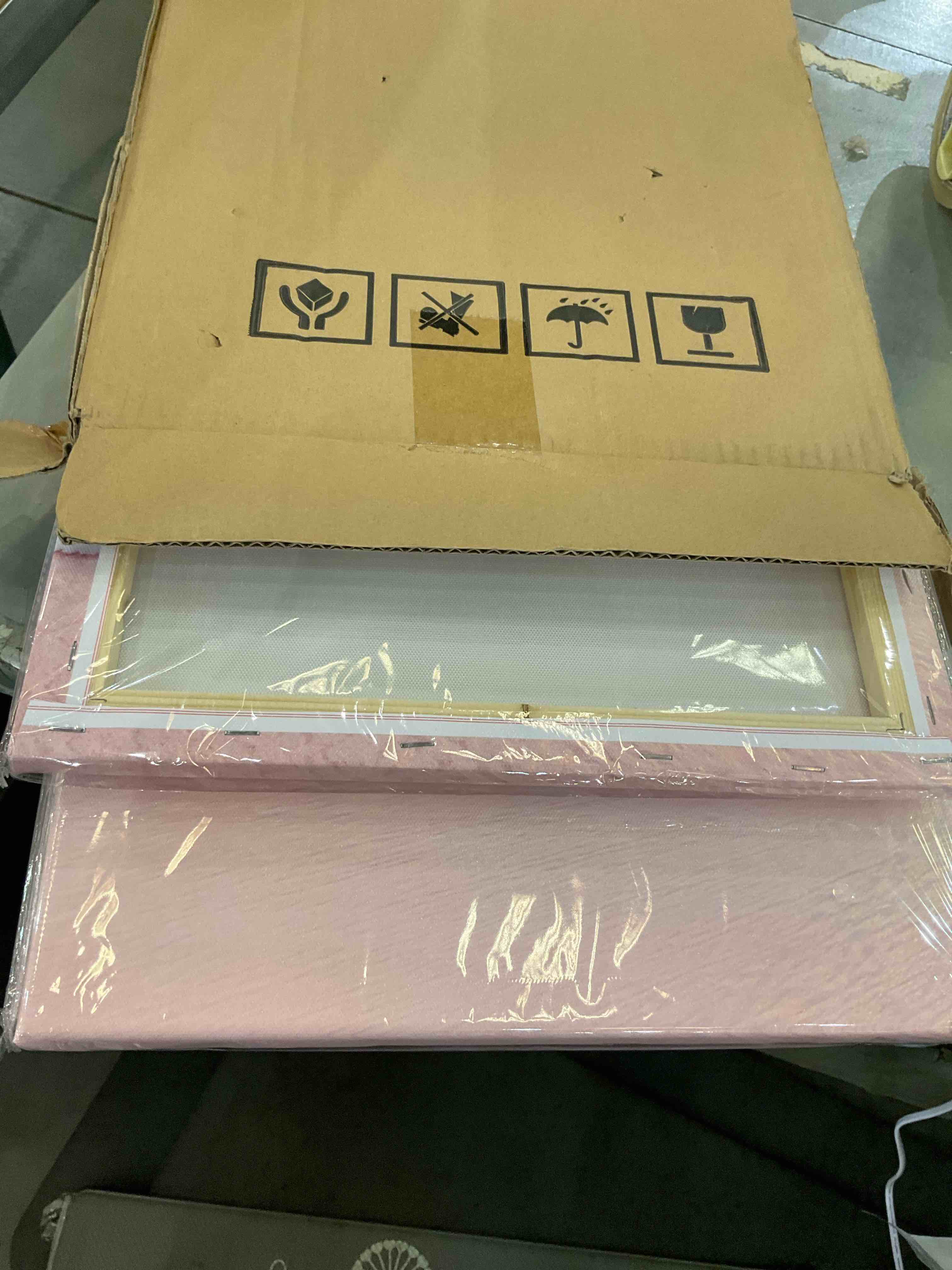 https://s3.amazonaws.com/lotting-images-prod/BargainHunt/EXS01024355_1707850131992.jpeg