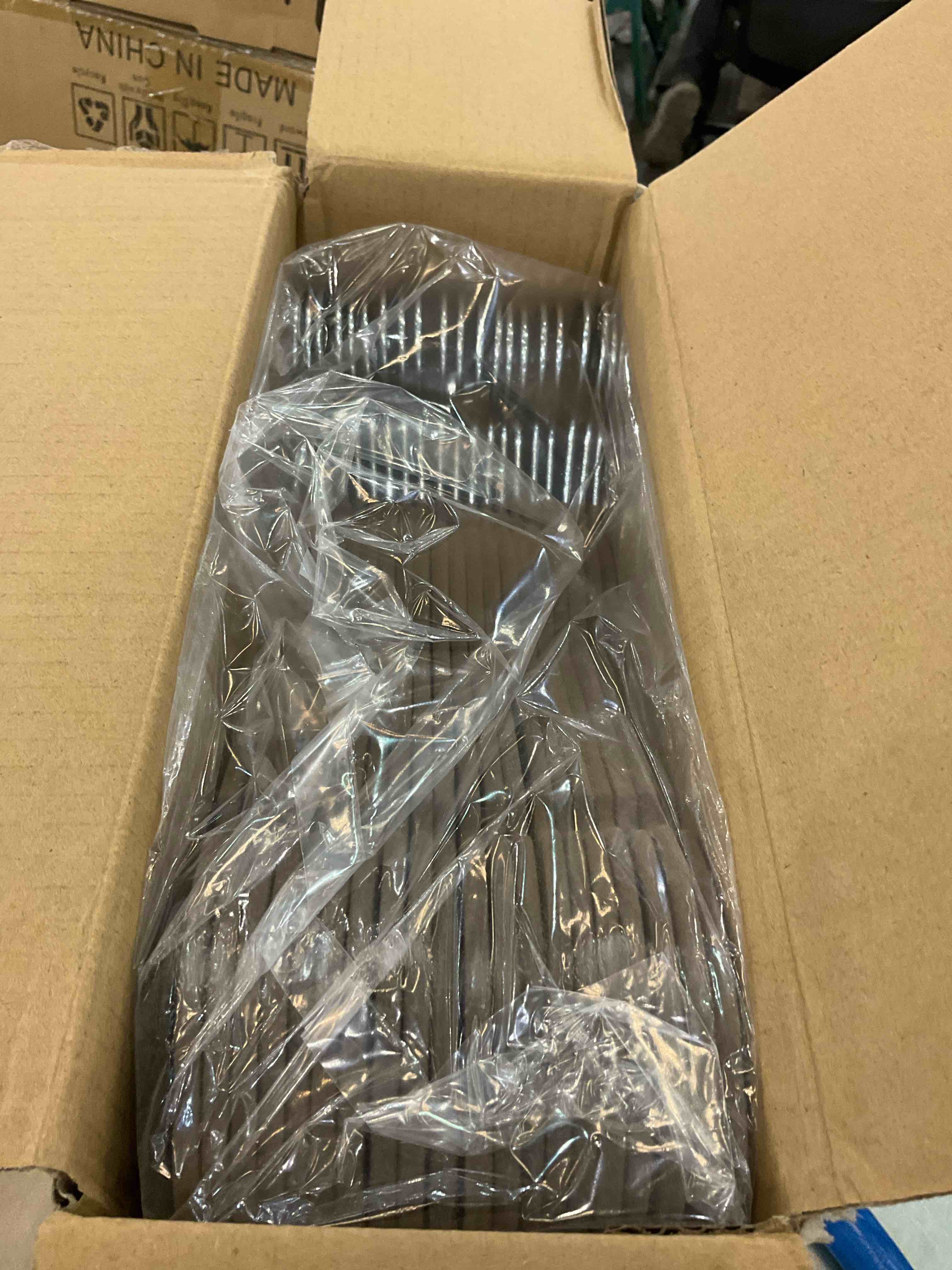 https://s3.amazonaws.com/lotting-images-prod/BargainHunt/EXS01024359_1707850470792.jpeg