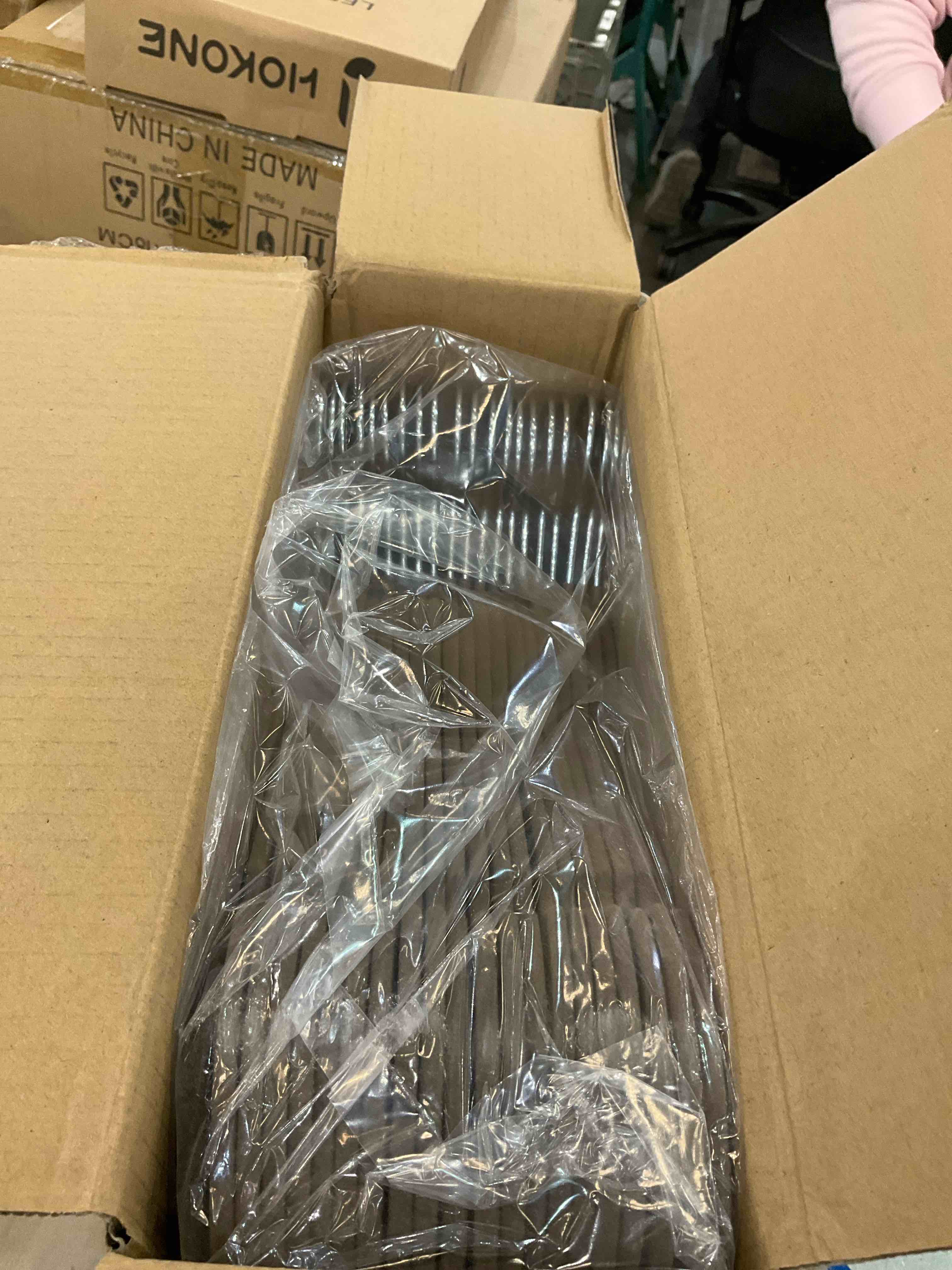 https://s3.amazonaws.com/lotting-images-prod/BargainHunt/EXS01024359_1707850471808.jpeg