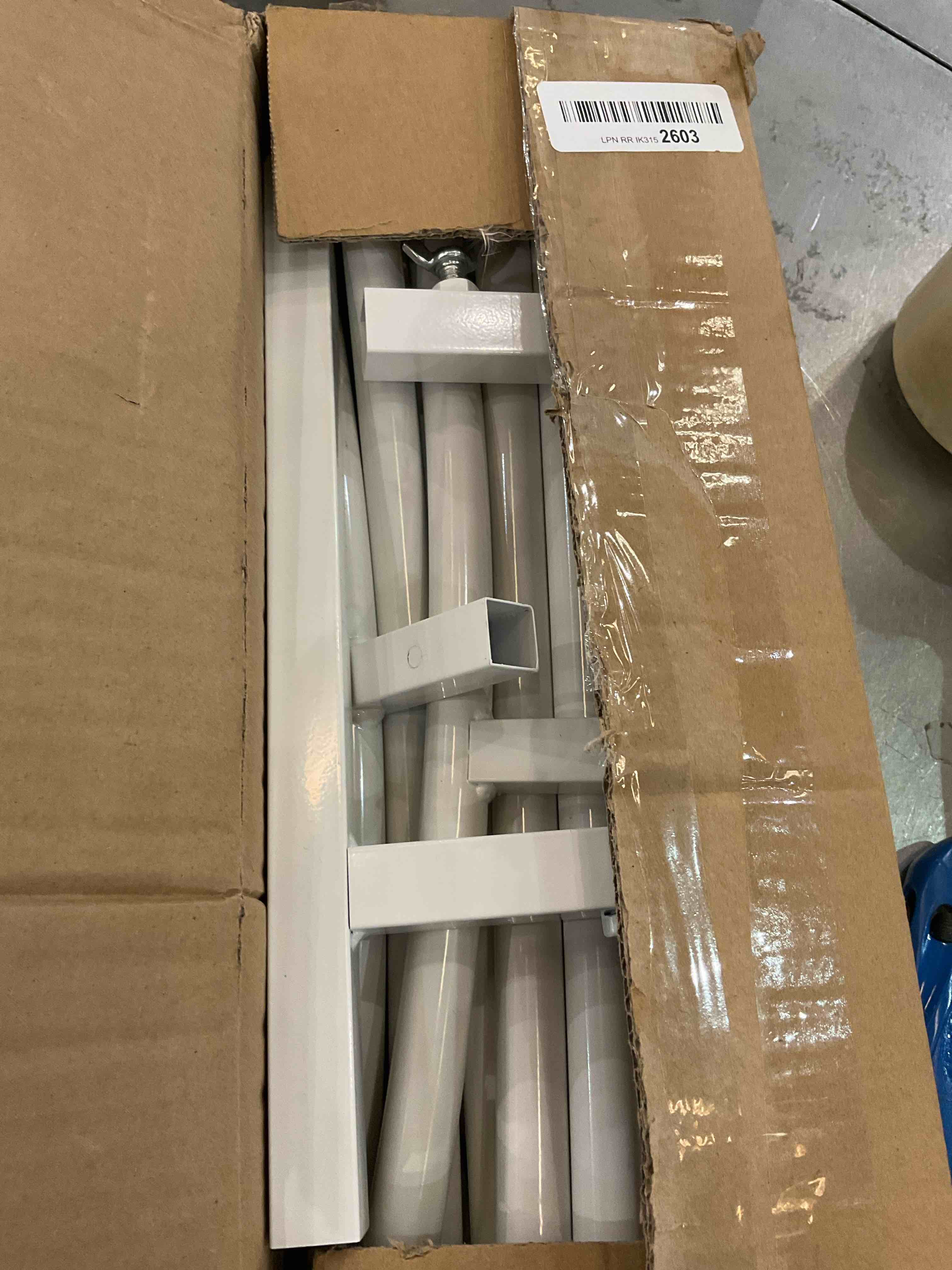 https://s3.amazonaws.com/lotting-images-prod/BargainHunt/EXS01024360_1707852055506.jpeg