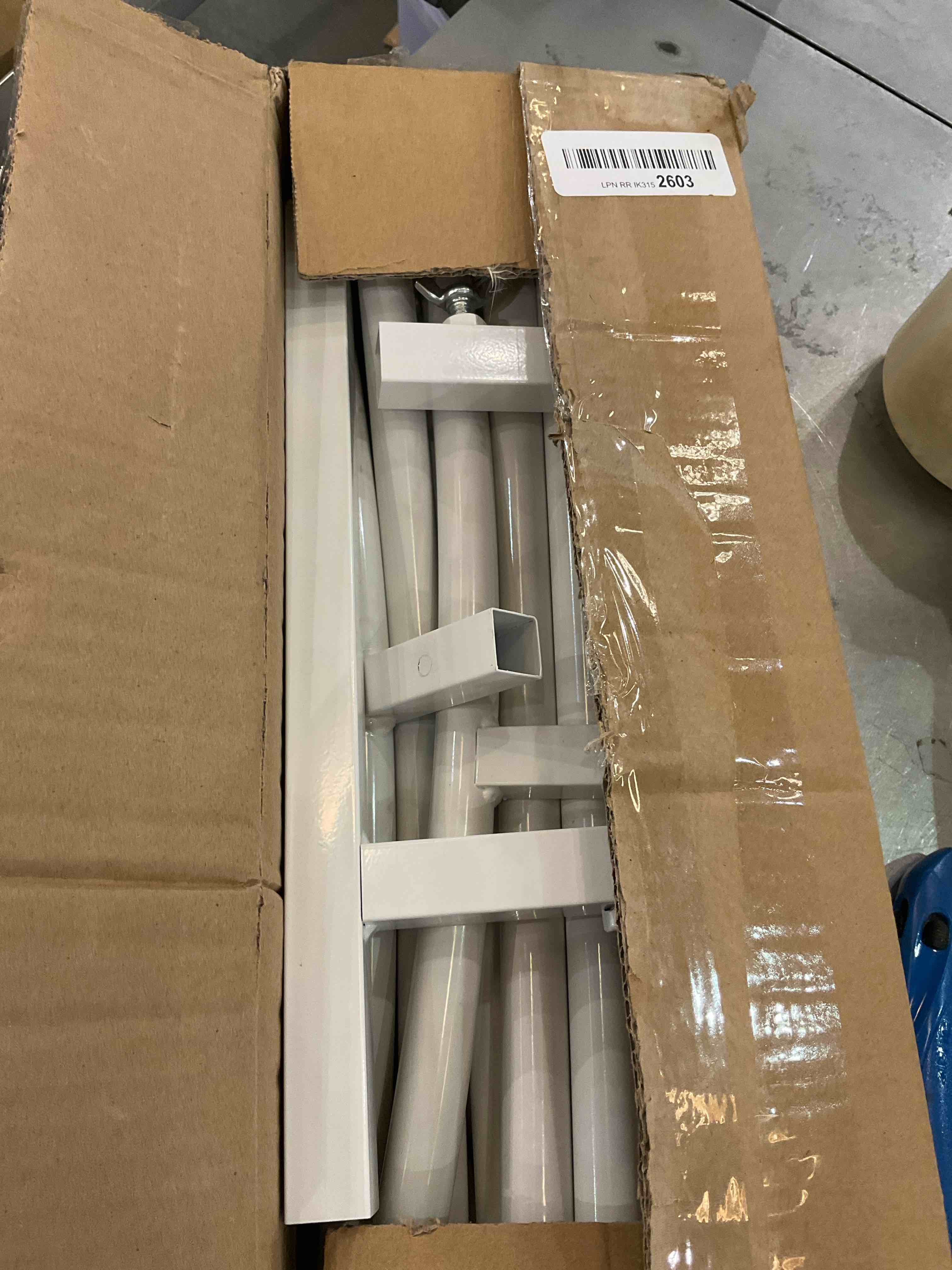 https://s3.amazonaws.com/lotting-images-prod/BargainHunt/EXS01024360_1707852056543.jpeg