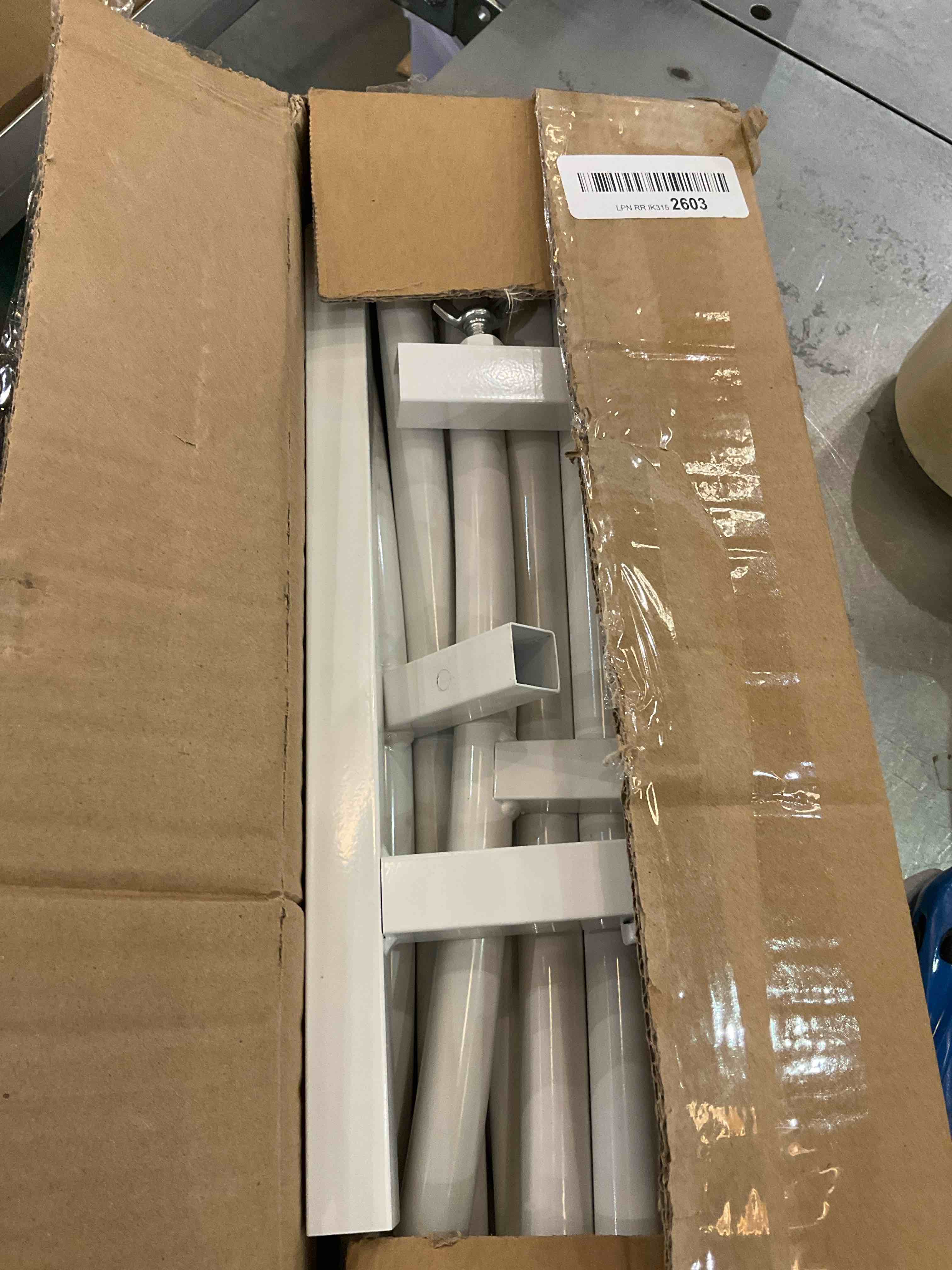 https://s3.amazonaws.com/lotting-images-prod/BargainHunt/EXS01024360_1707852057889.jpeg