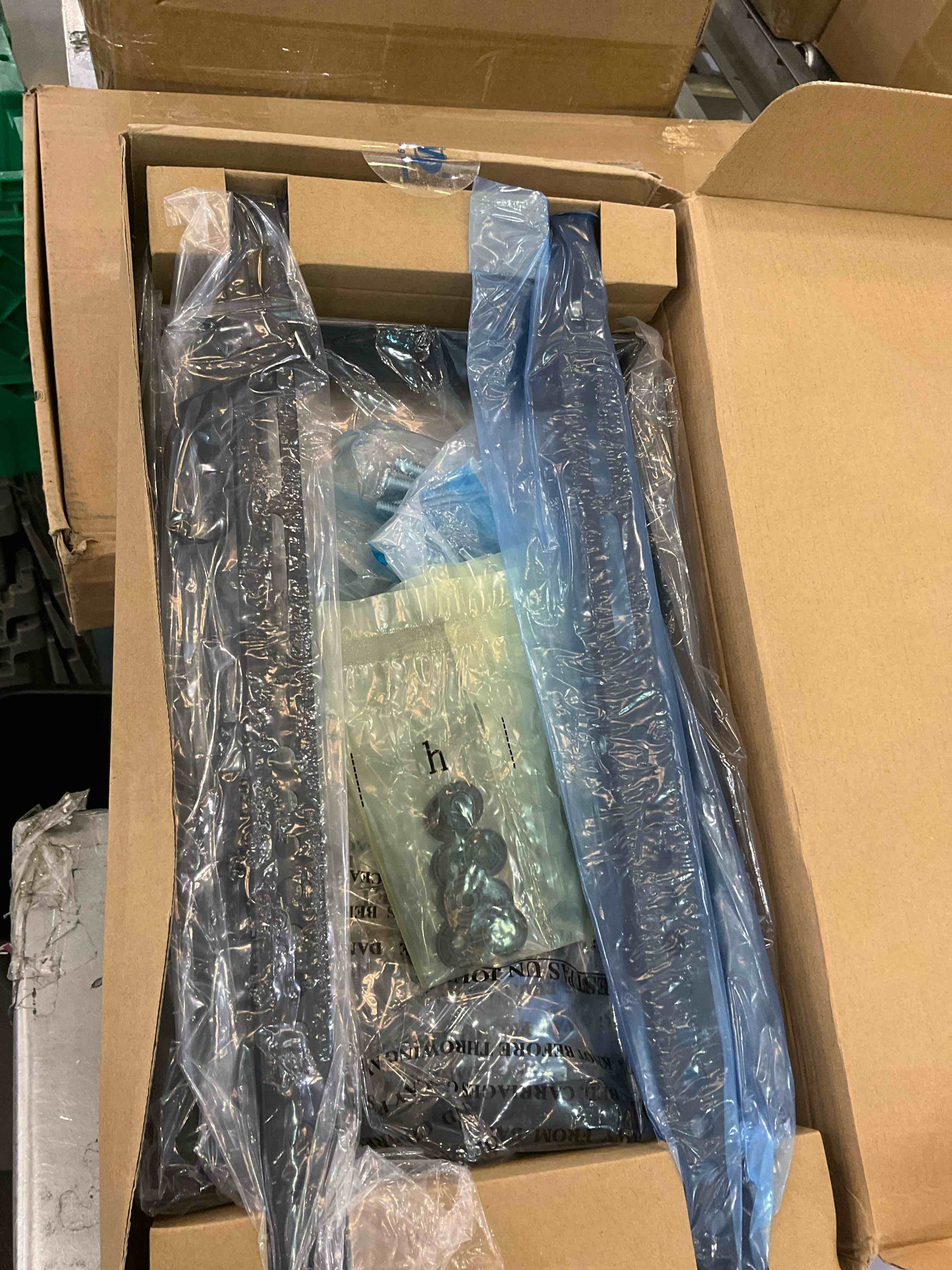 https://s3.amazonaws.com/lotting-images-prod/BargainHunt/EXS01024361_1707852142503.jpeg