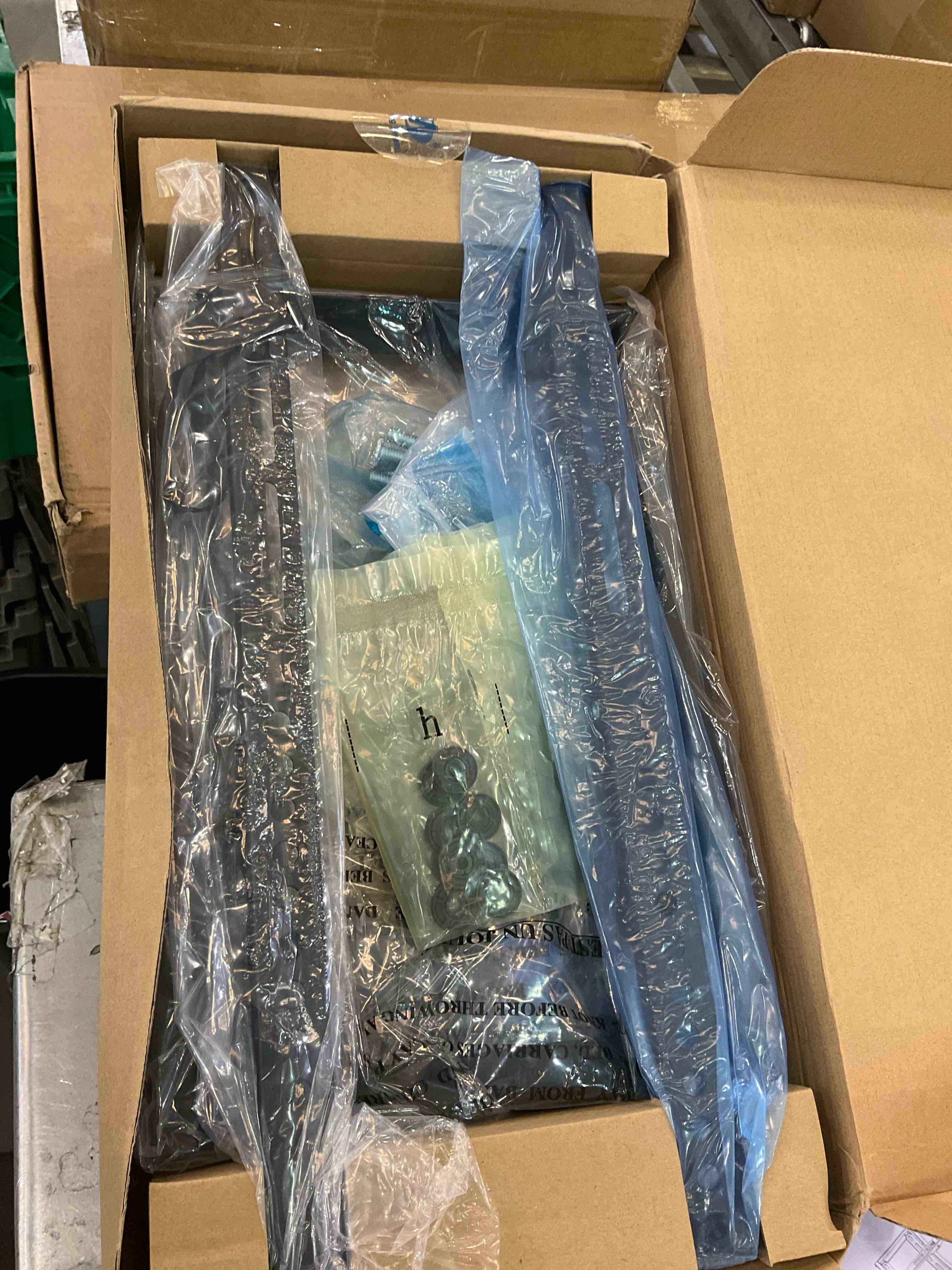 https://s3.amazonaws.com/lotting-images-prod/BargainHunt/EXS01024361_1707852143446.jpeg