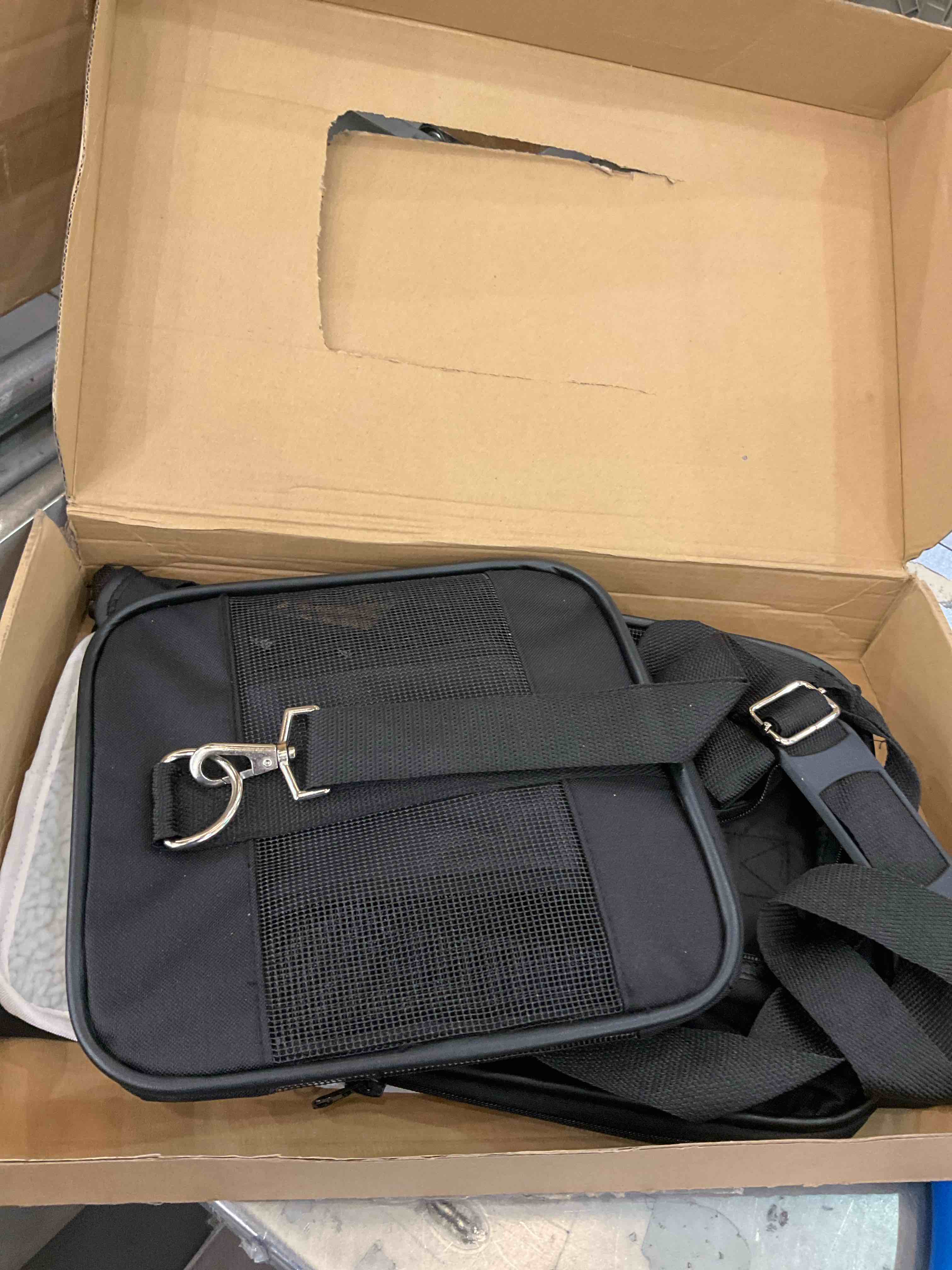 https://s3.amazonaws.com/lotting-images-prod/BargainHunt/EXS01024362_1707852267639.jpeg
